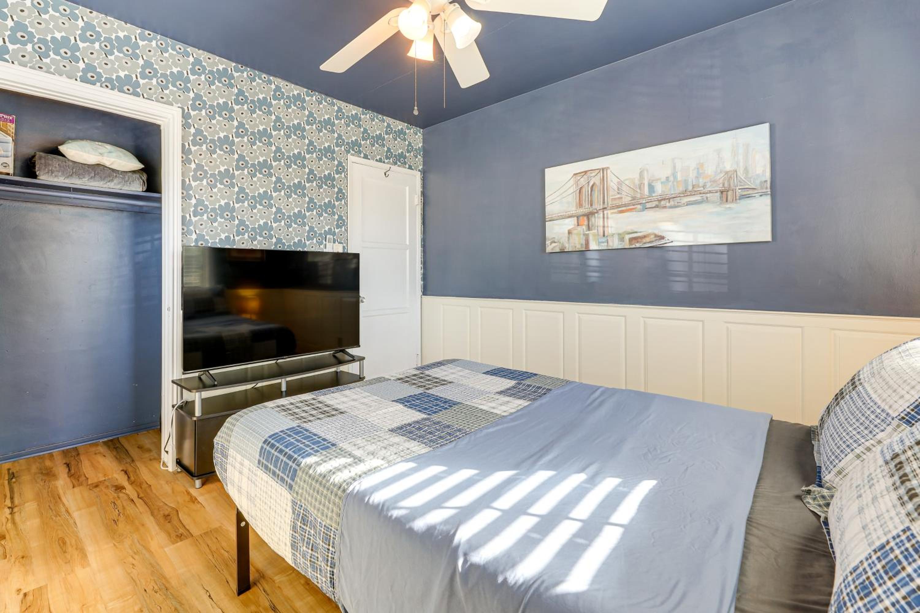 Stylish Home Near SoFi Stadium, LAX and Long Beach