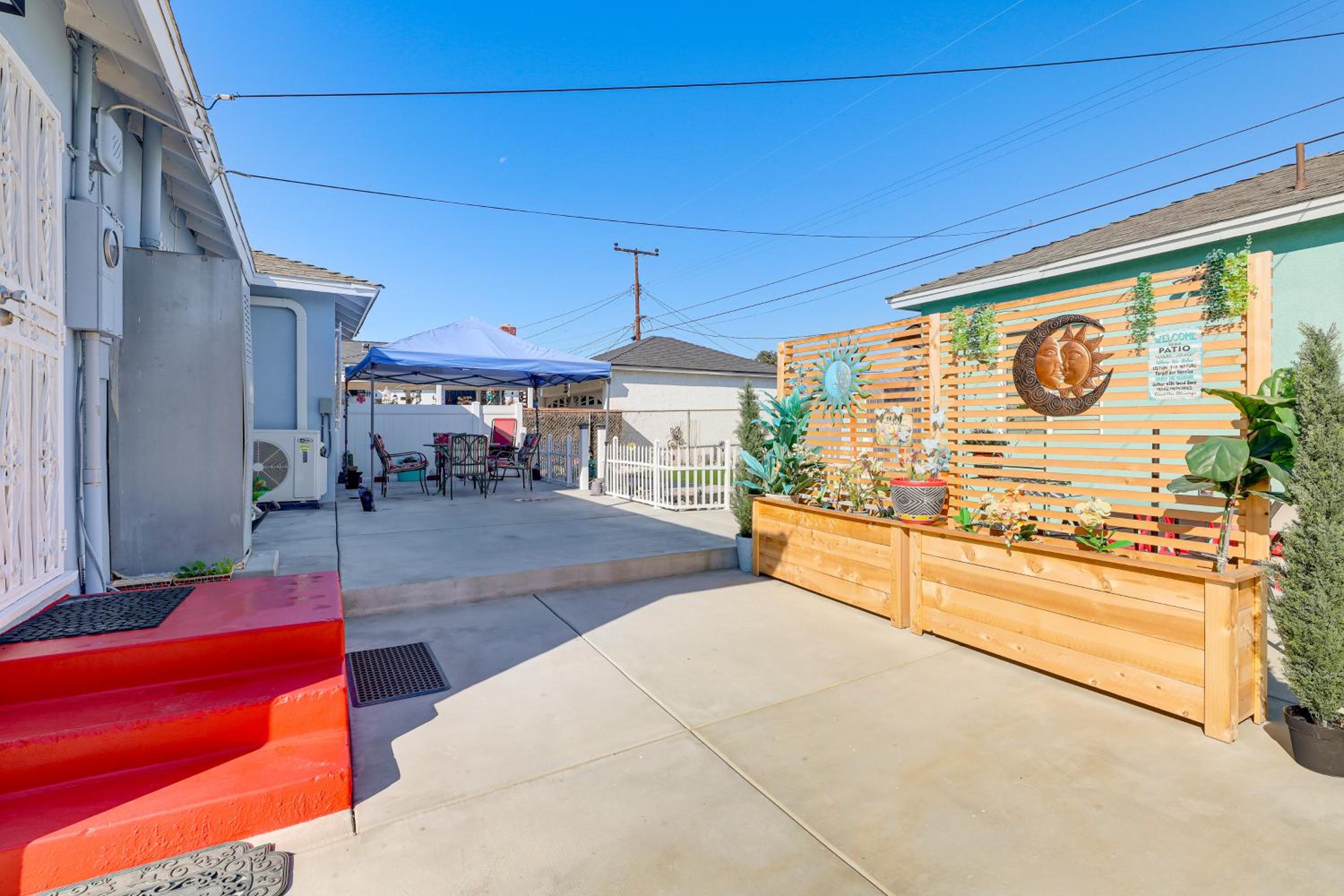Stylish Home Near SoFi Stadium, LAX and Long Beach