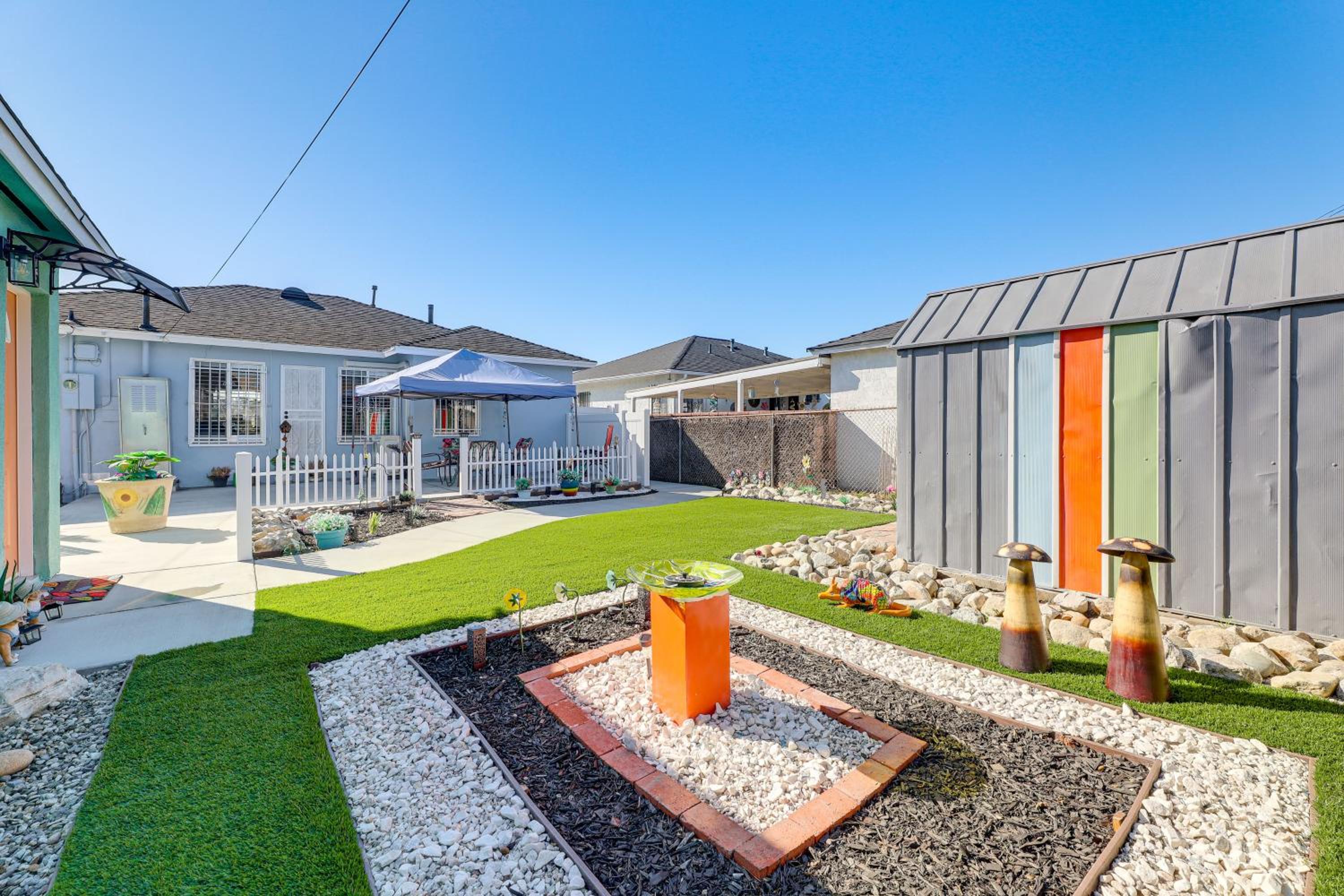 Stylish Home Near SoFi Stadium, LAX and Long Beach