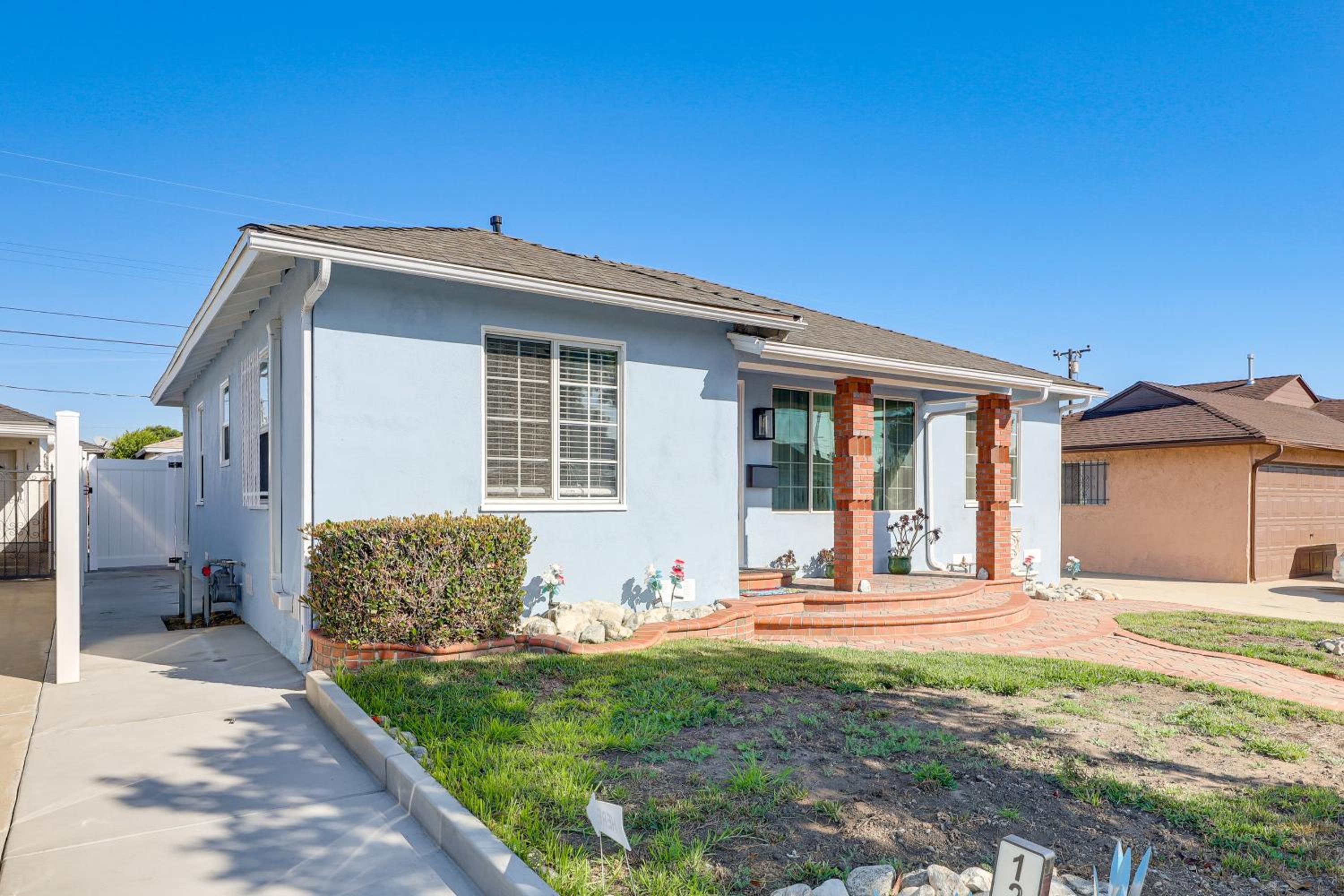 Stylish Home Near SoFi Stadium, LAX and Long Beach
