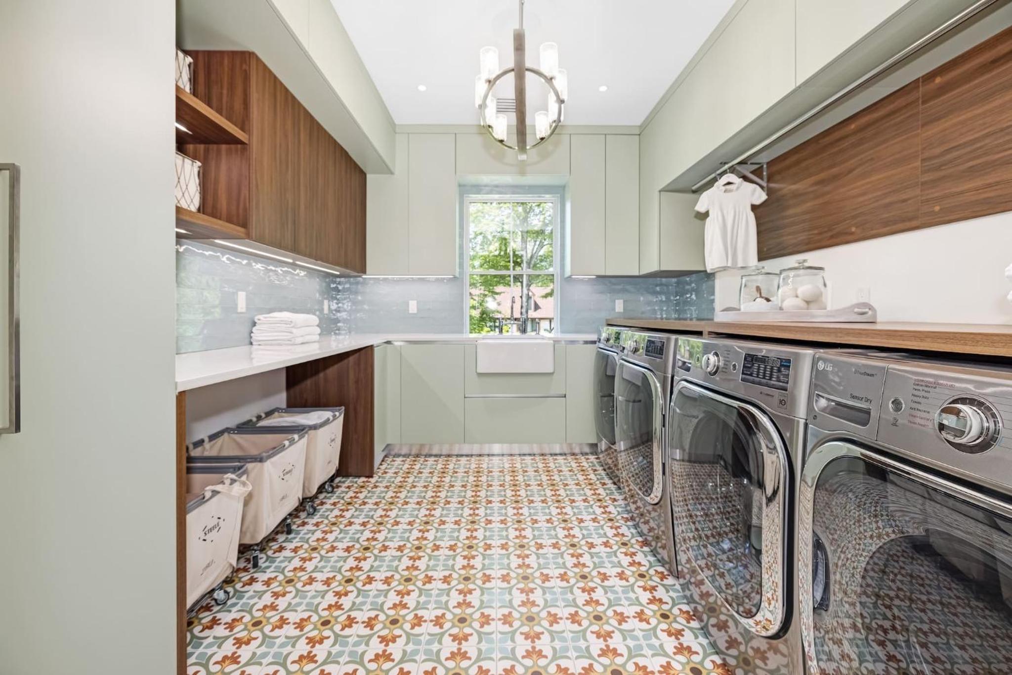Spacious 6-bedroom house in fabulous Saddle River