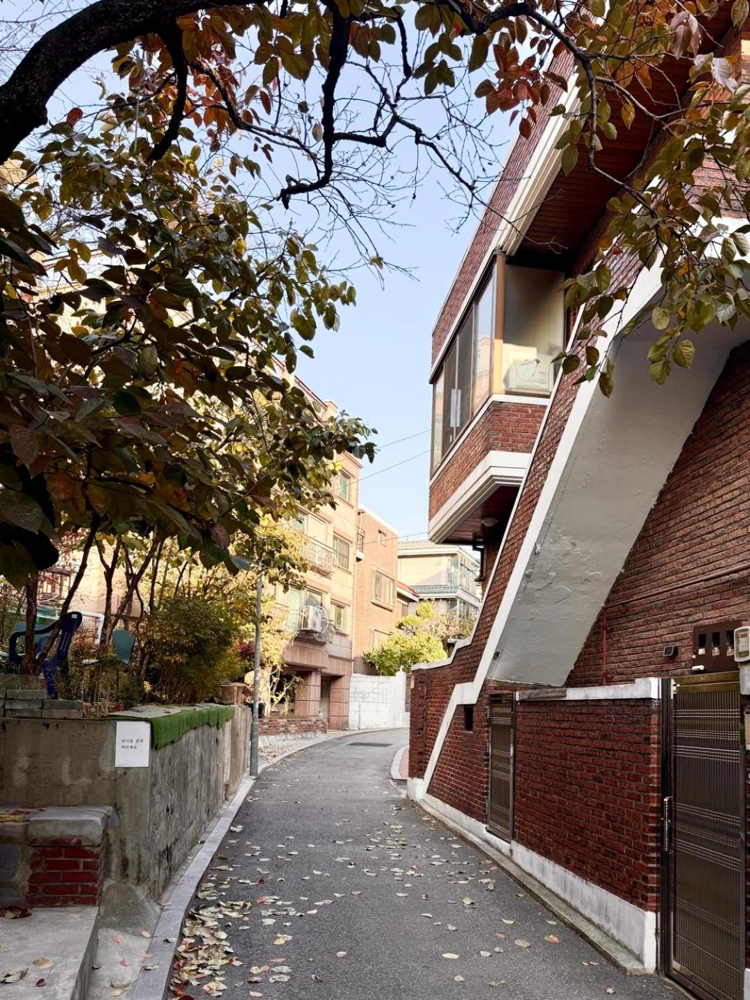 Itaewon Namsan House Free Hanbok Experience for Couples 10-min walk to Namsan Park 15-min walk to Noksapyeong Station