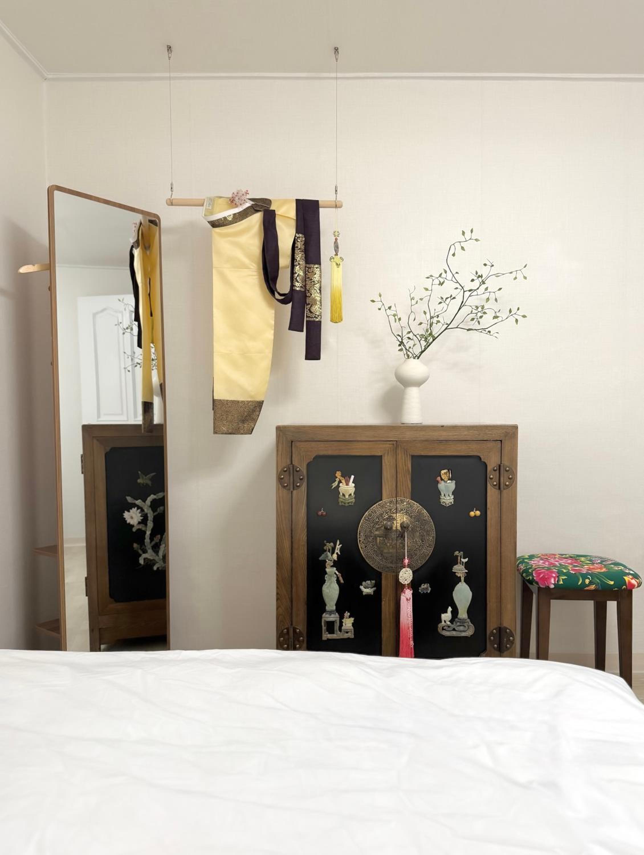 Itaewon Namsan House Free Hanbok Experience for Couples 10-min walk to Namsan Park 15-min walk to Noksapyeong Station