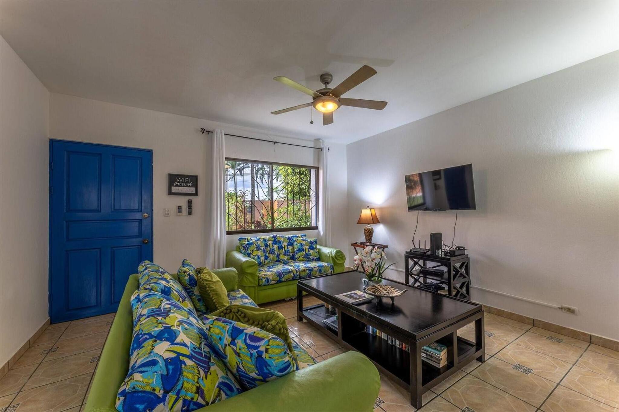 Sunset Villa, comfortable house steps from the beach