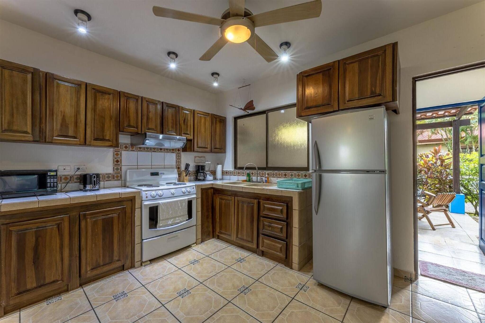 Sunset Villa, comfortable house steps from the beach