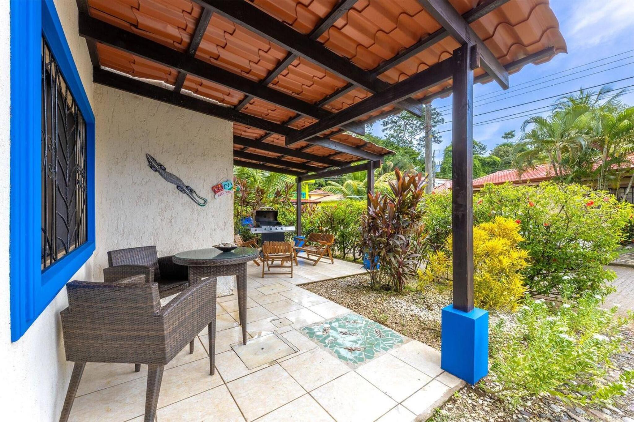Sunset Villa, comfortable house steps from the beach