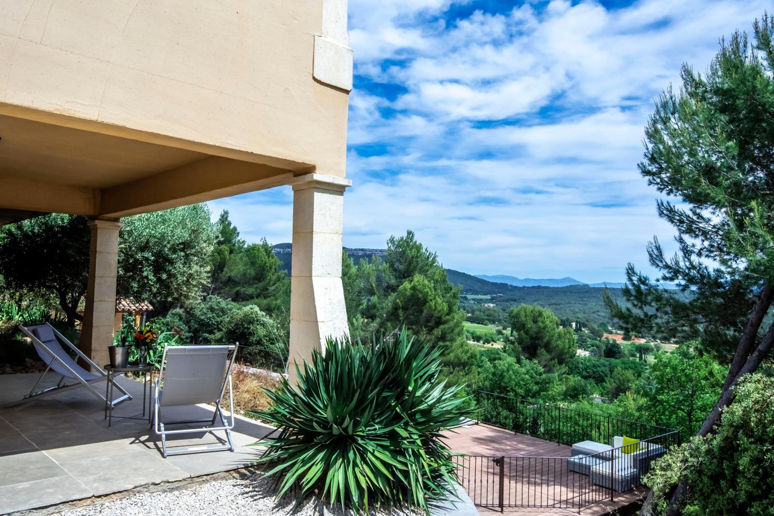 Independent Panoramic Studio with Pool - Le Tholonet