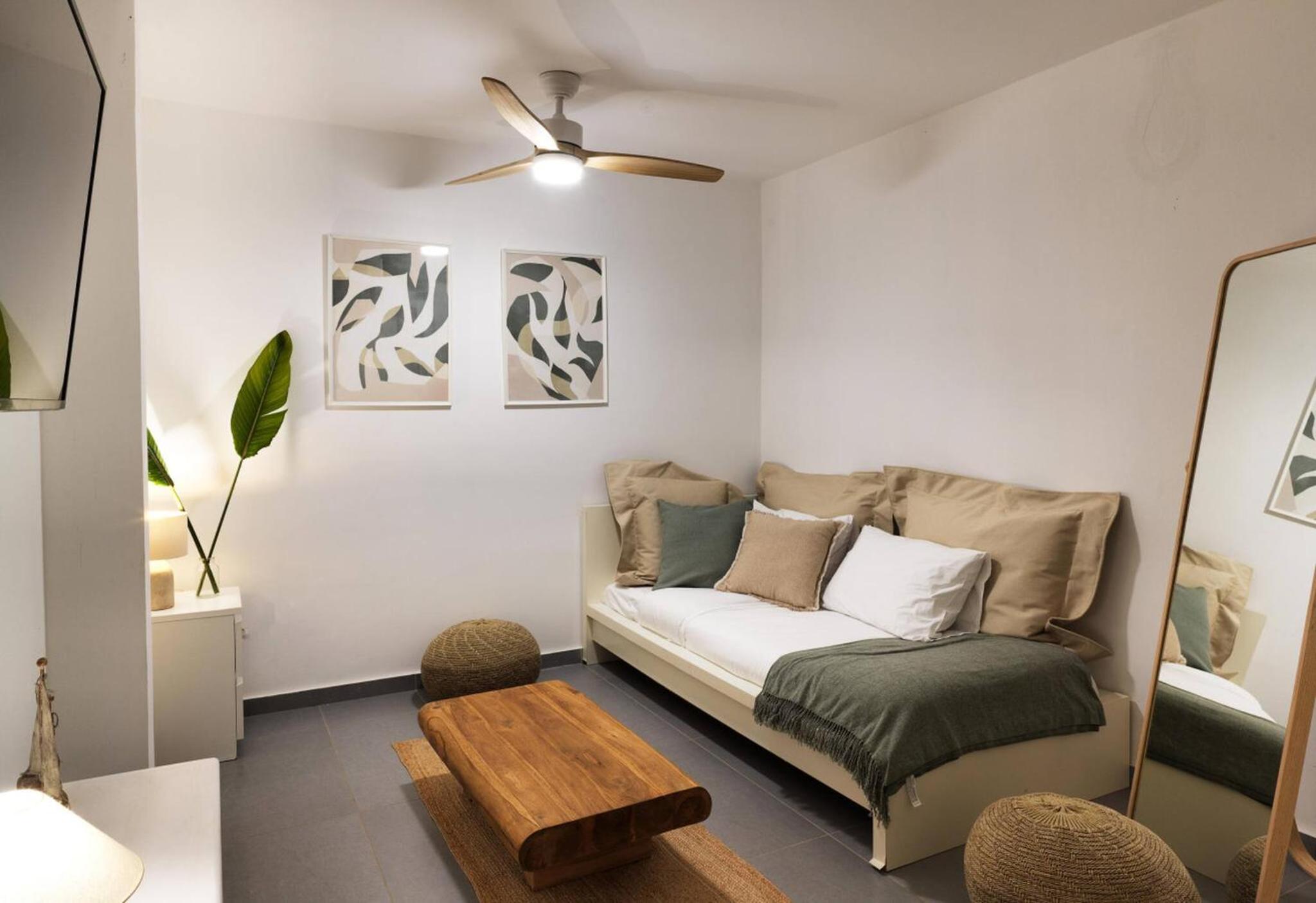 Sirena Solis Villa - Elegant 5-bedroom Sea View Retreat near Sirena Bay
