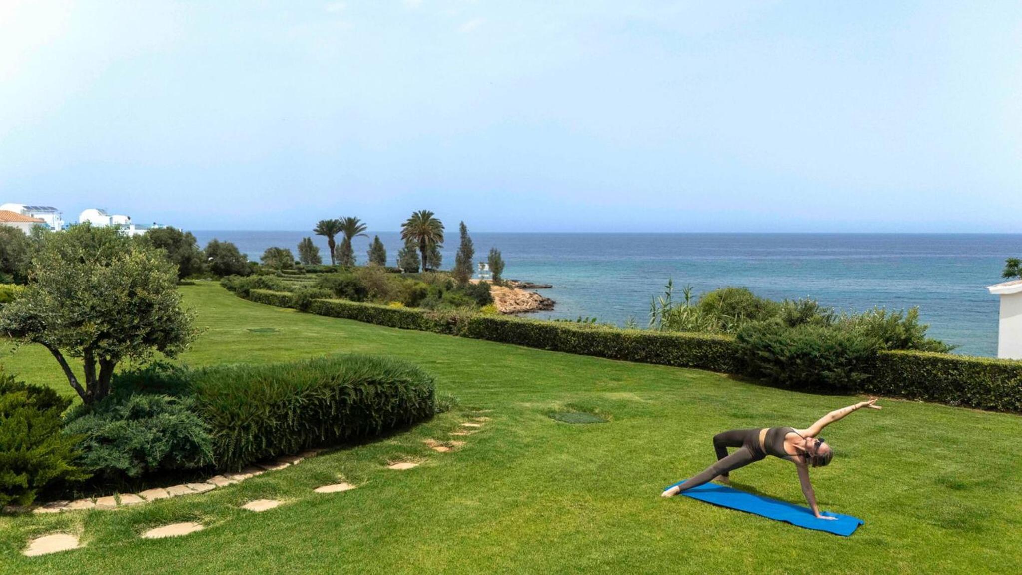 Sirena Solis Villa - Elegant 5-bedroom Sea View Retreat near Sirena Bay