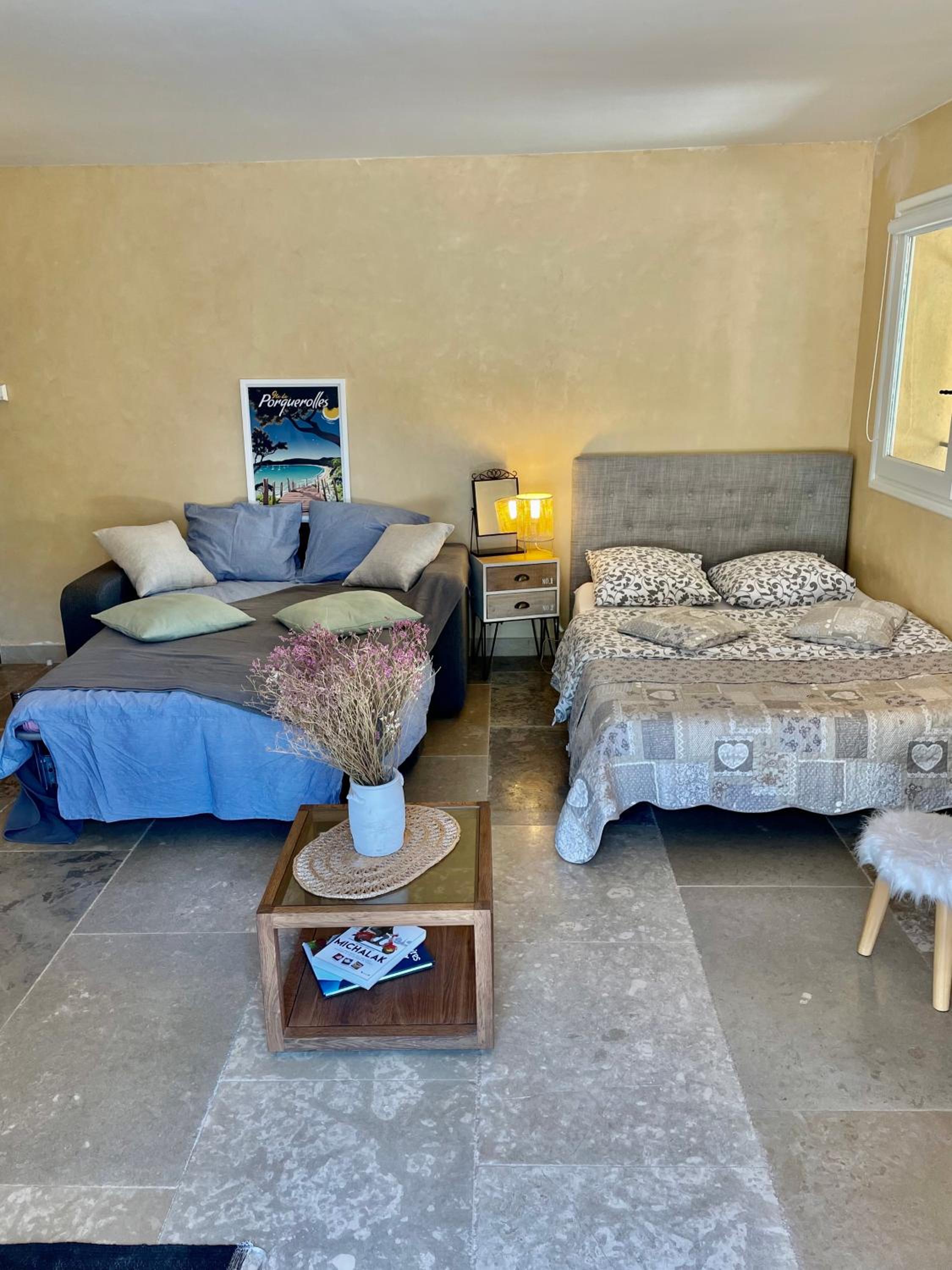 Independent Panoramic Studio with Pool - Le Tholonet