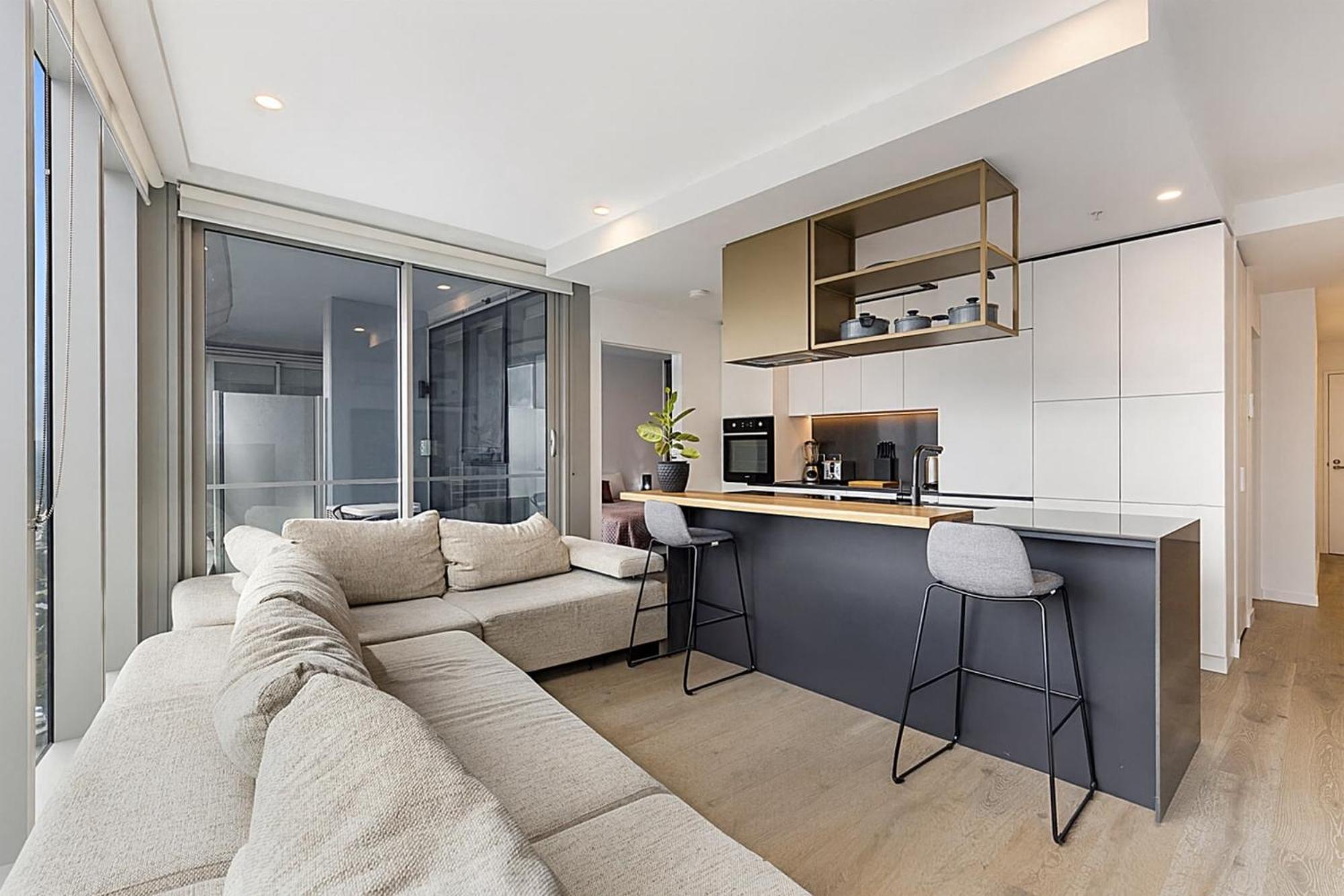 Gorgeous High-Rise Unit with Sky Bar Pool and Gym