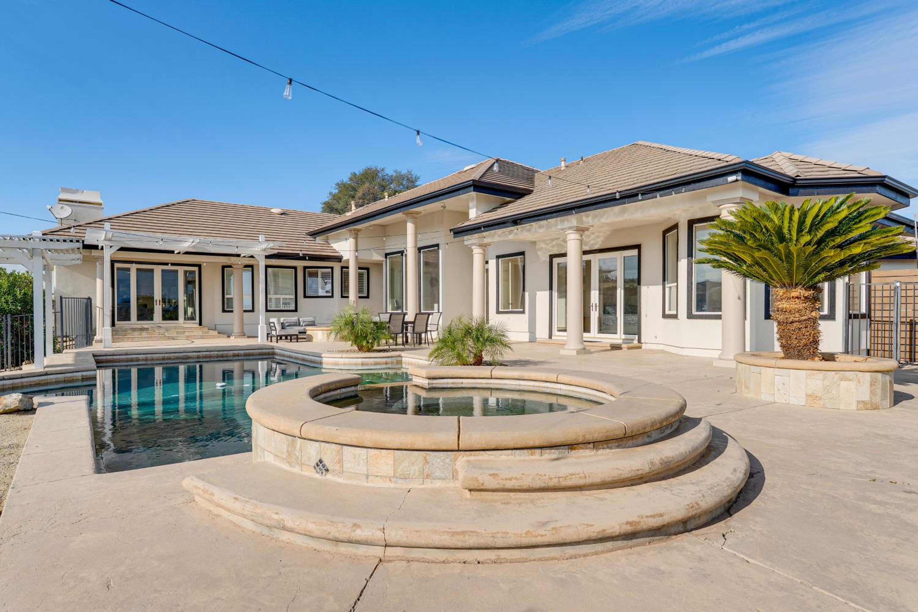 Luxury Pilot Hill Estate on an 800-Acre Vineyard