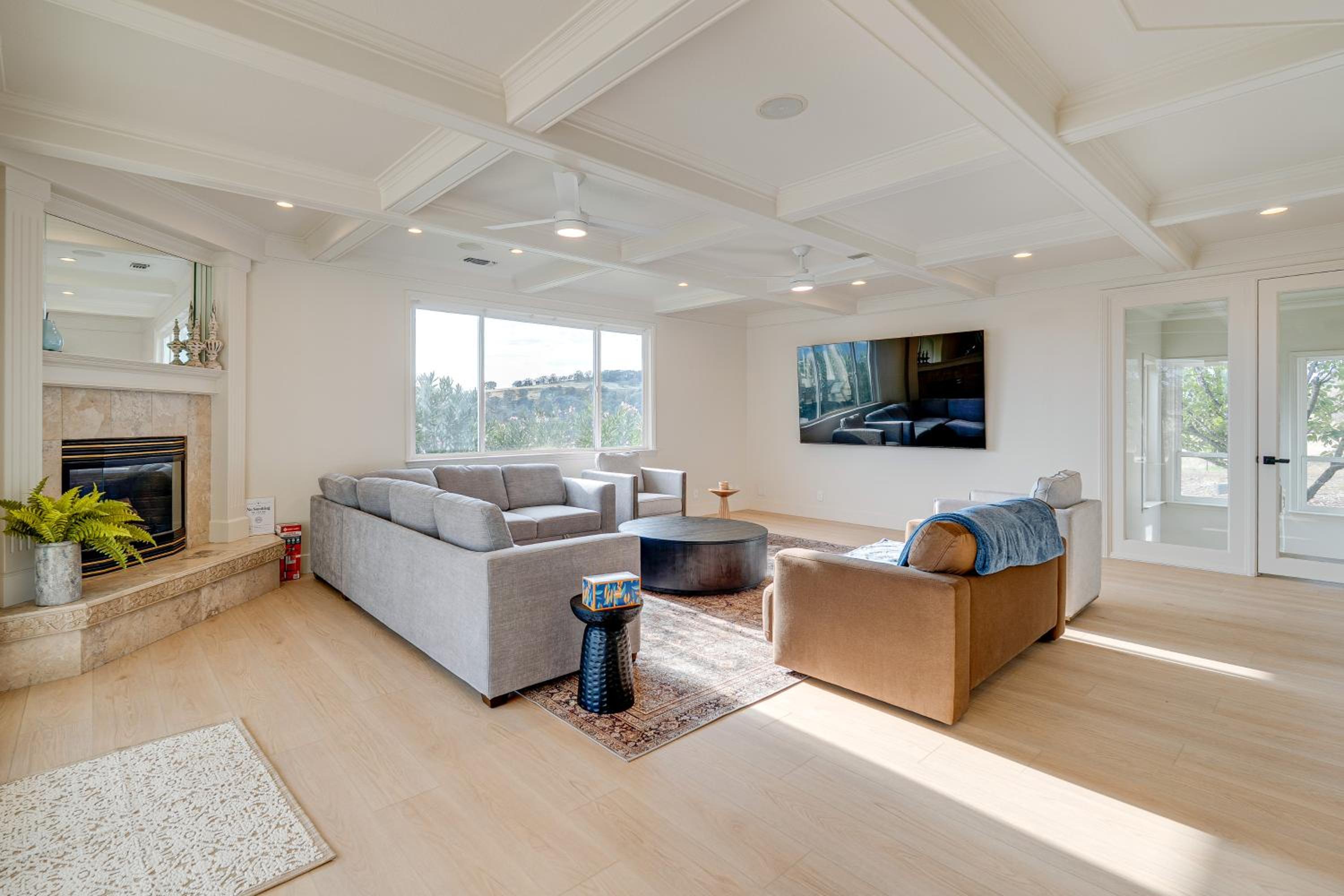 Luxury Pilot Hill Estate on an 800-Acre Vineyard