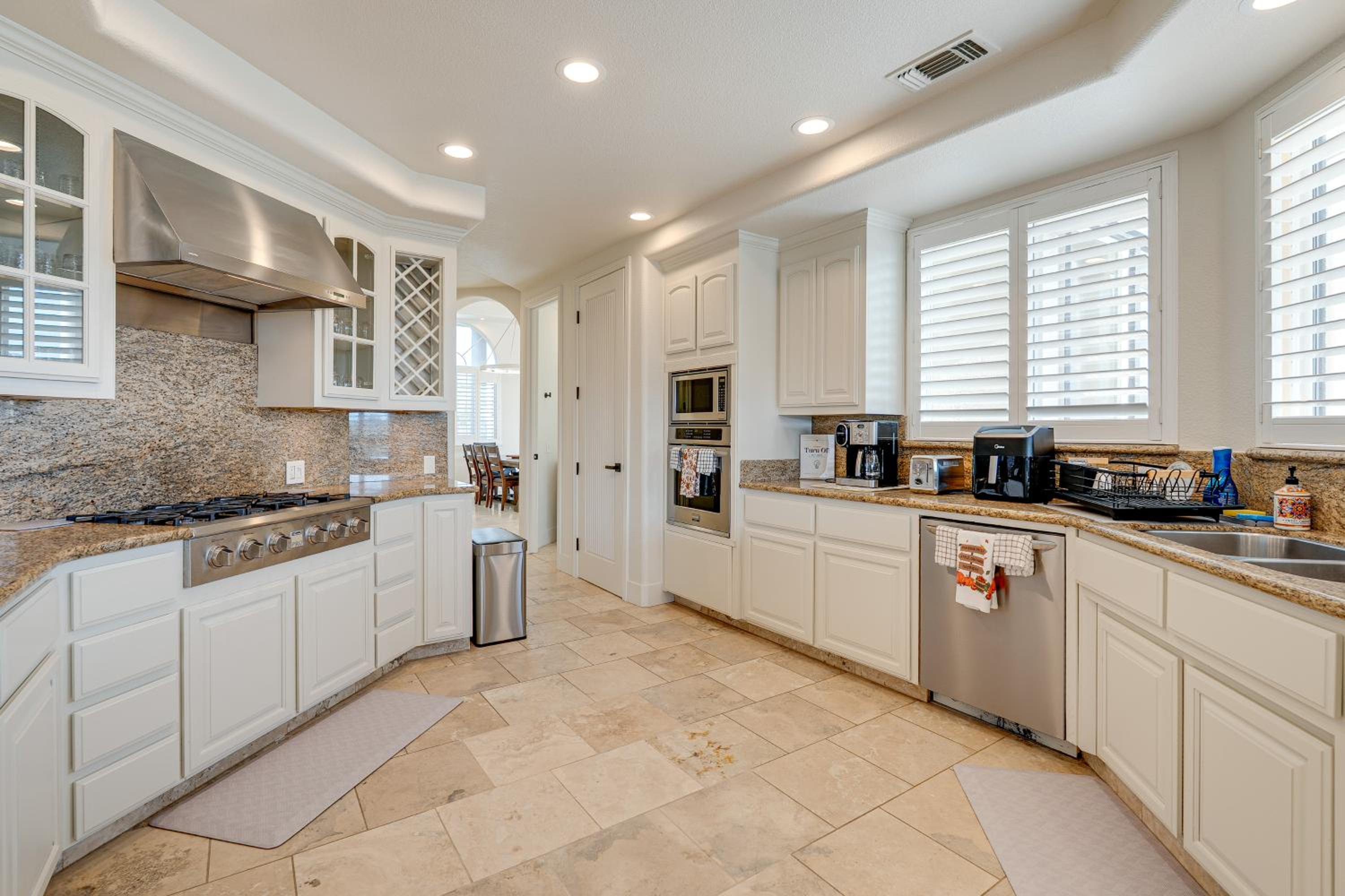 Luxury Pilot Hill Estate on an 800-Acre Vineyard