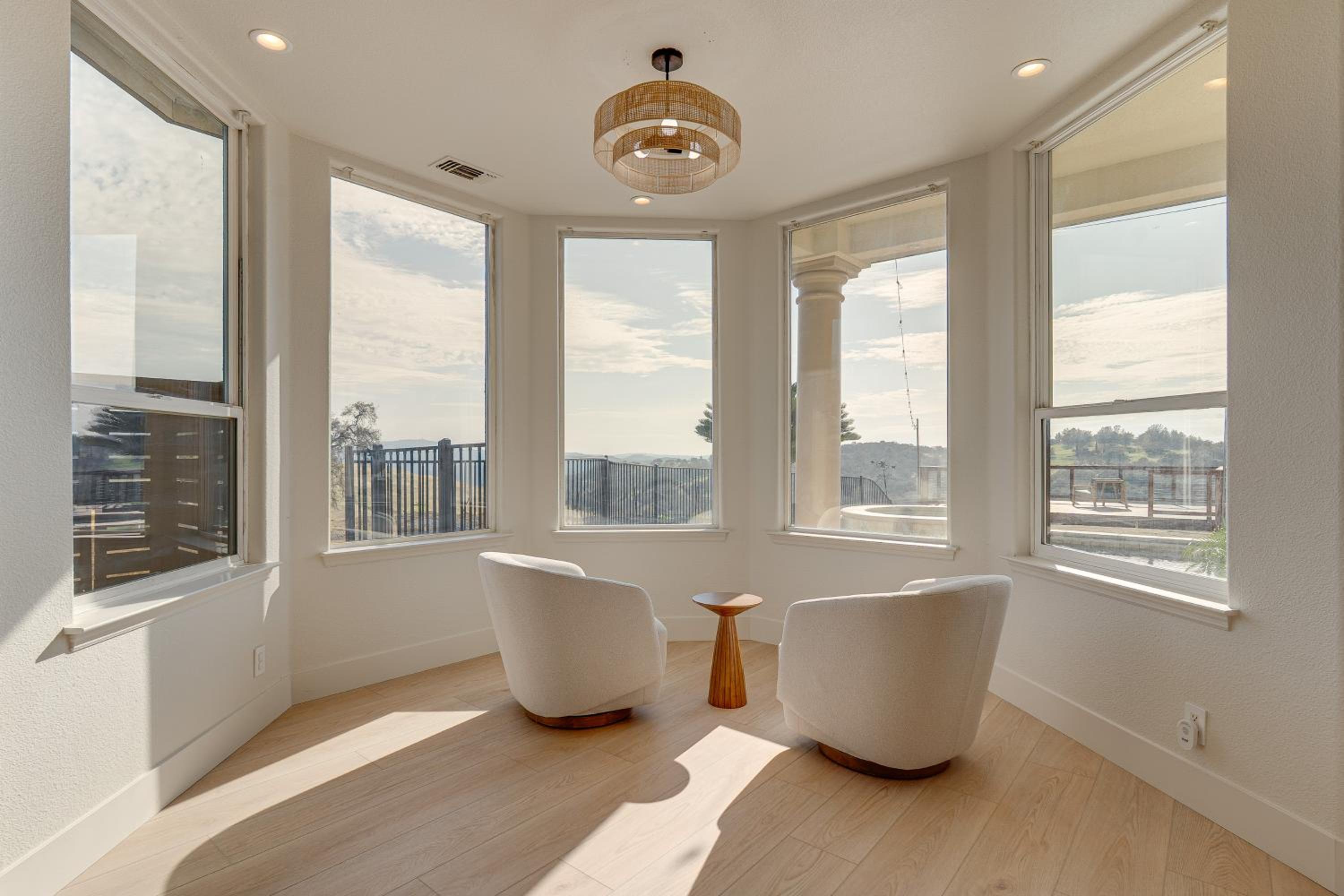 Luxury Pilot Hill Estate on an 800-Acre Vineyard