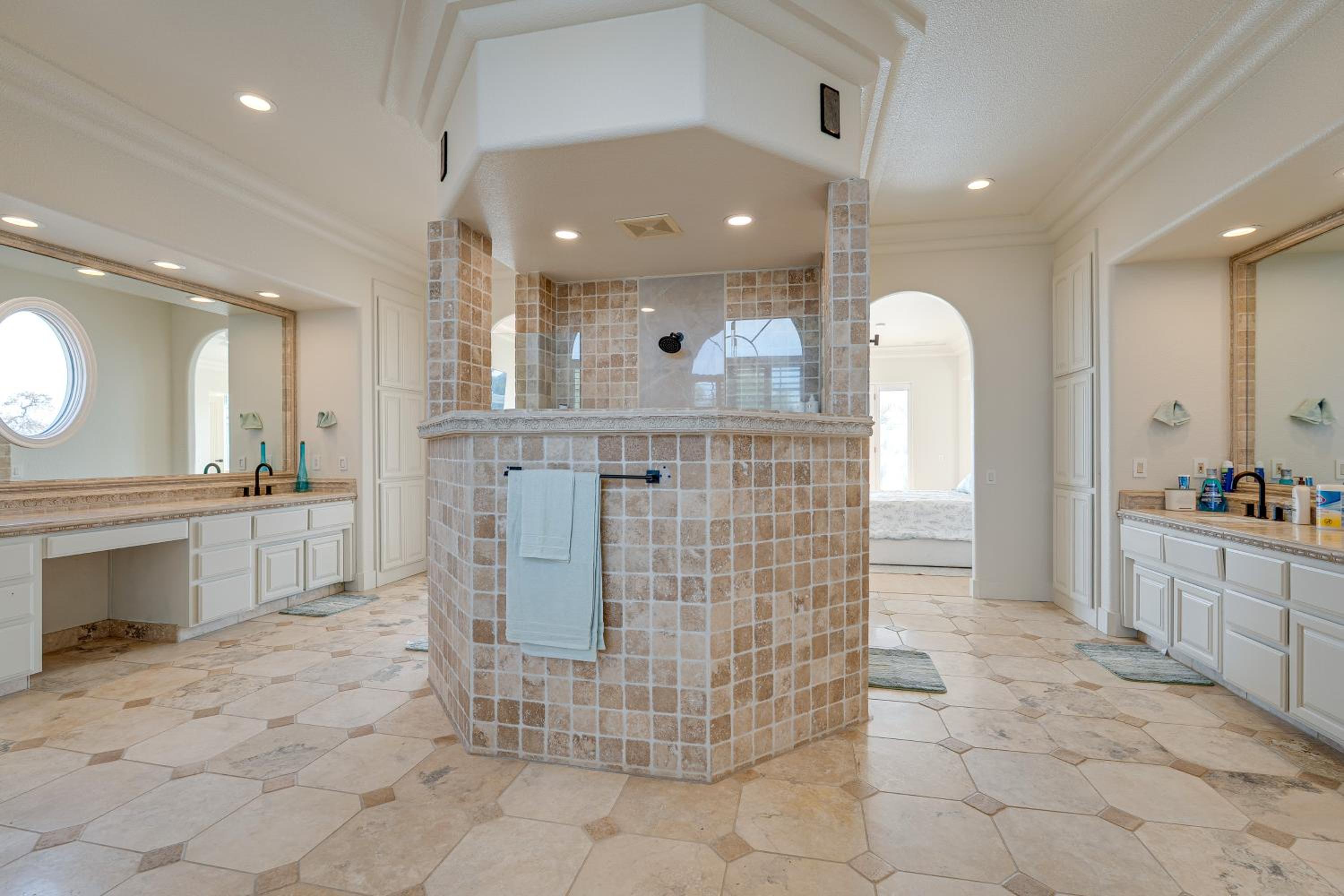 Luxury Pilot Hill Estate on an 800-Acre Vineyard