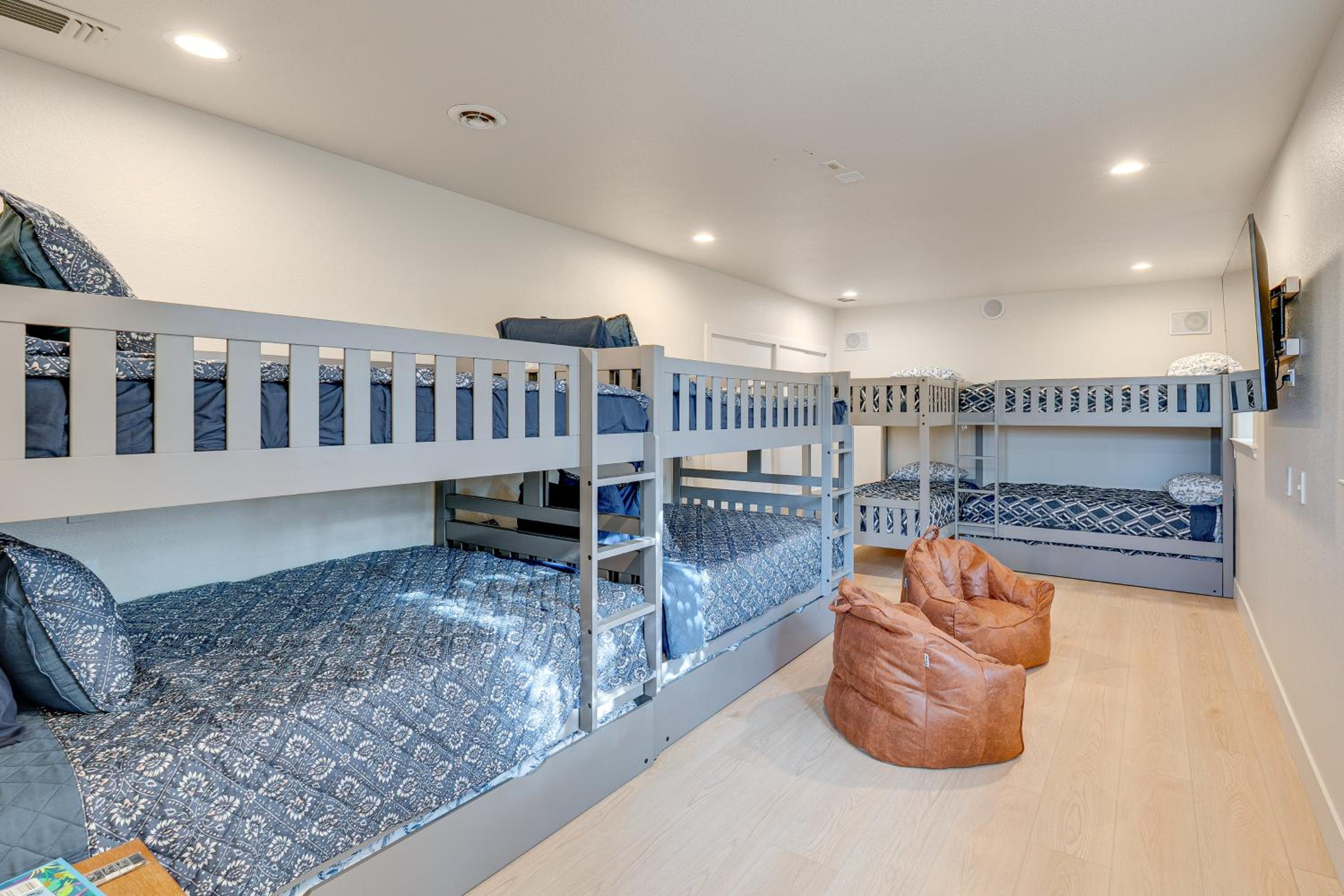 Luxury Pilot Hill Estate on an 800-Acre Vineyard