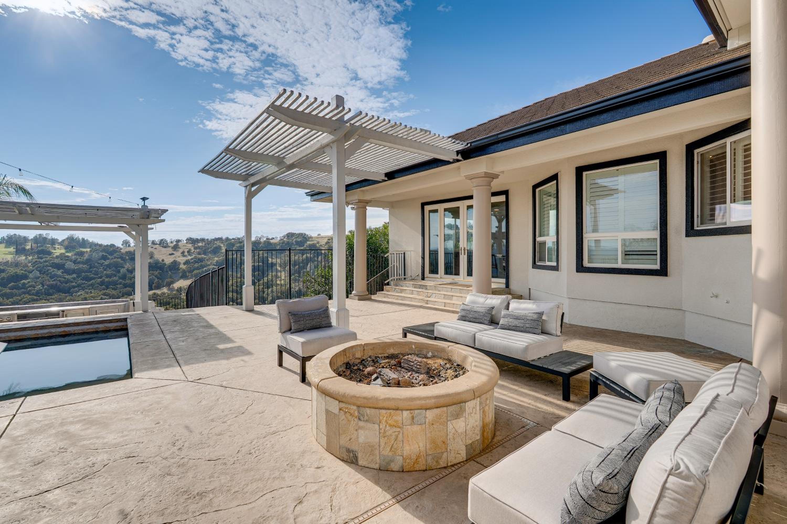 Luxury Pilot Hill Estate on an 800-Acre Vineyard