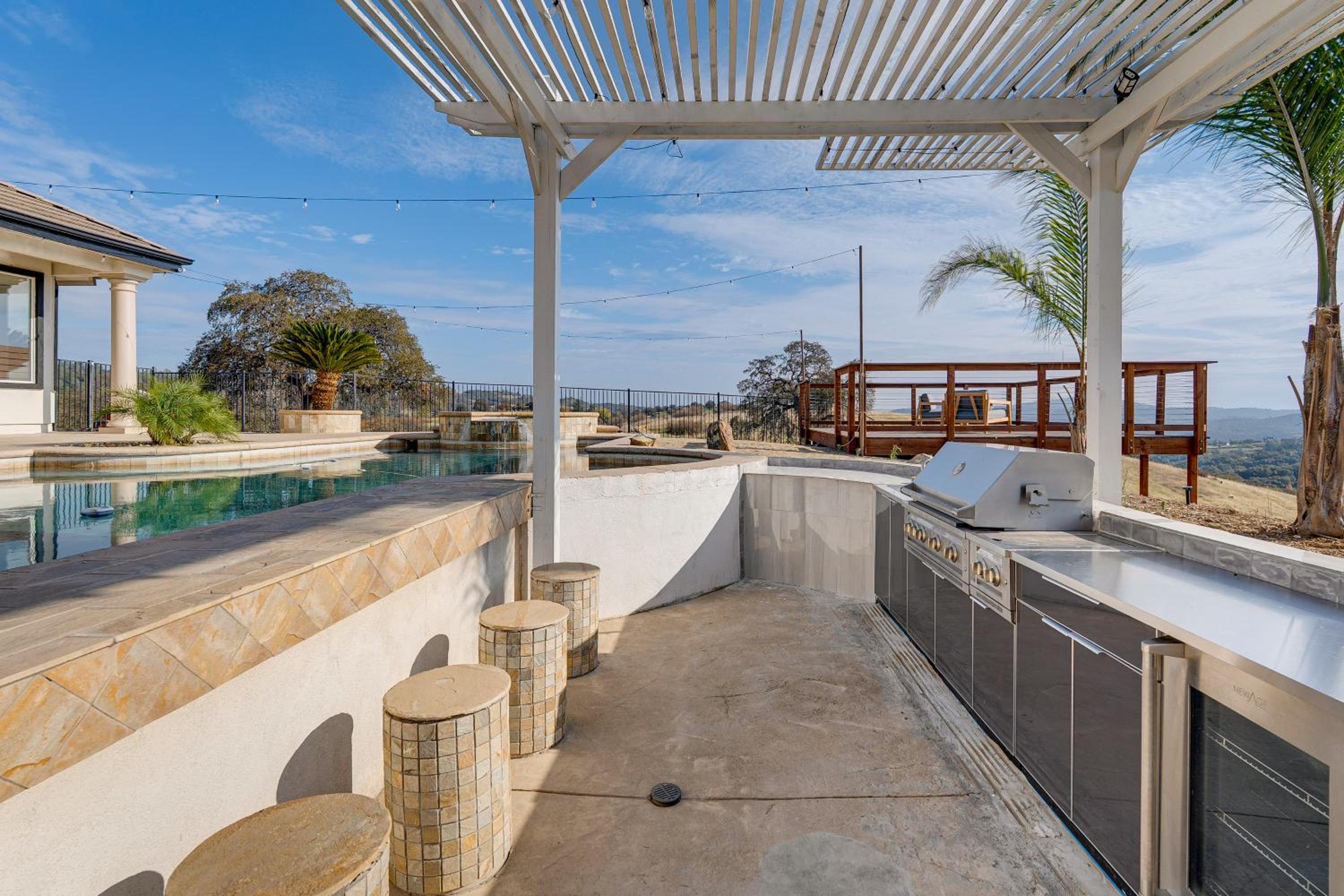 Luxury Pilot Hill Estate on an 800-Acre Vineyard