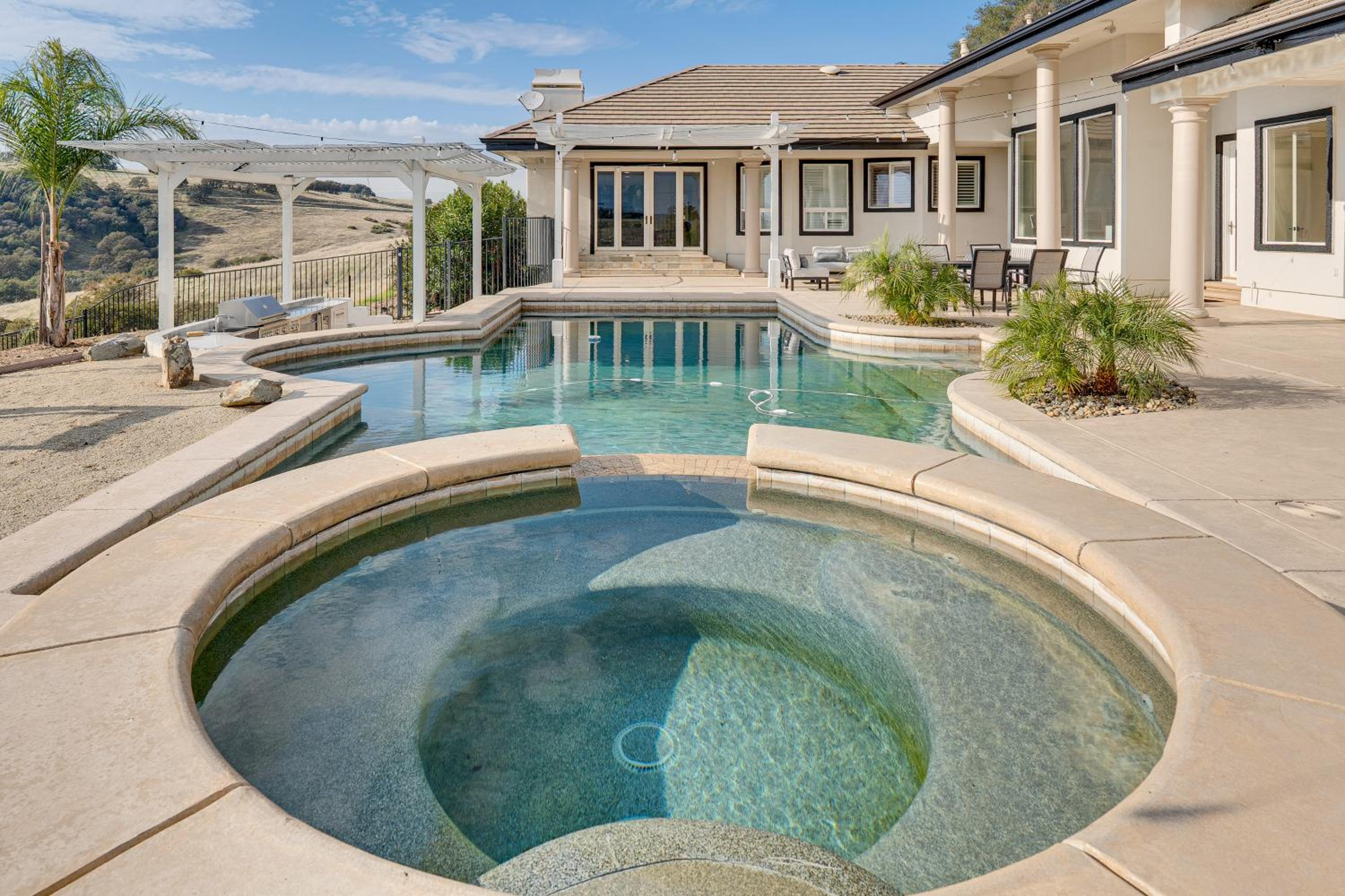 Luxury Pilot Hill Estate on an 800-Acre Vineyard