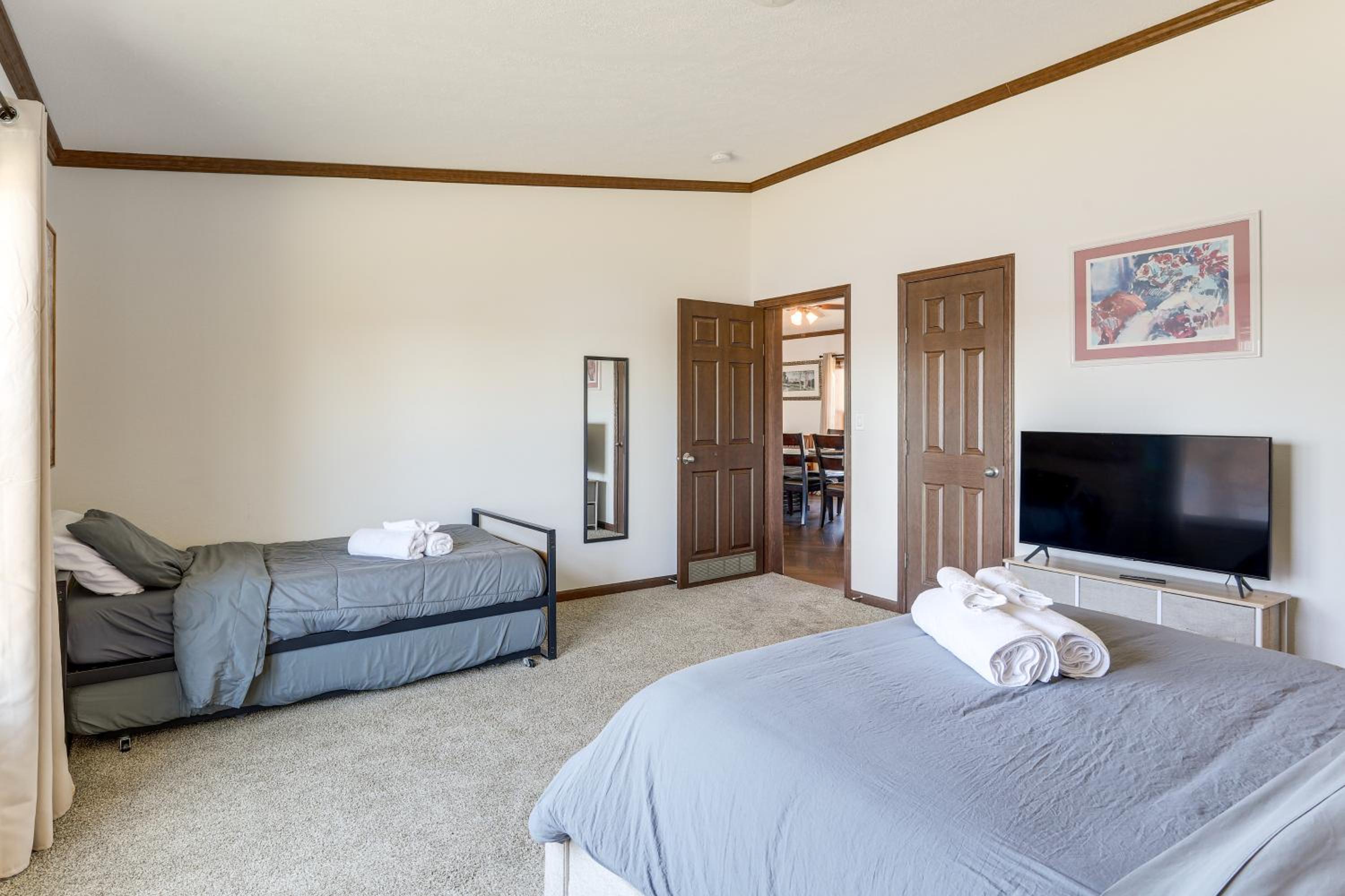 Fish & Relax Fireside: Mink Lake Retreat!