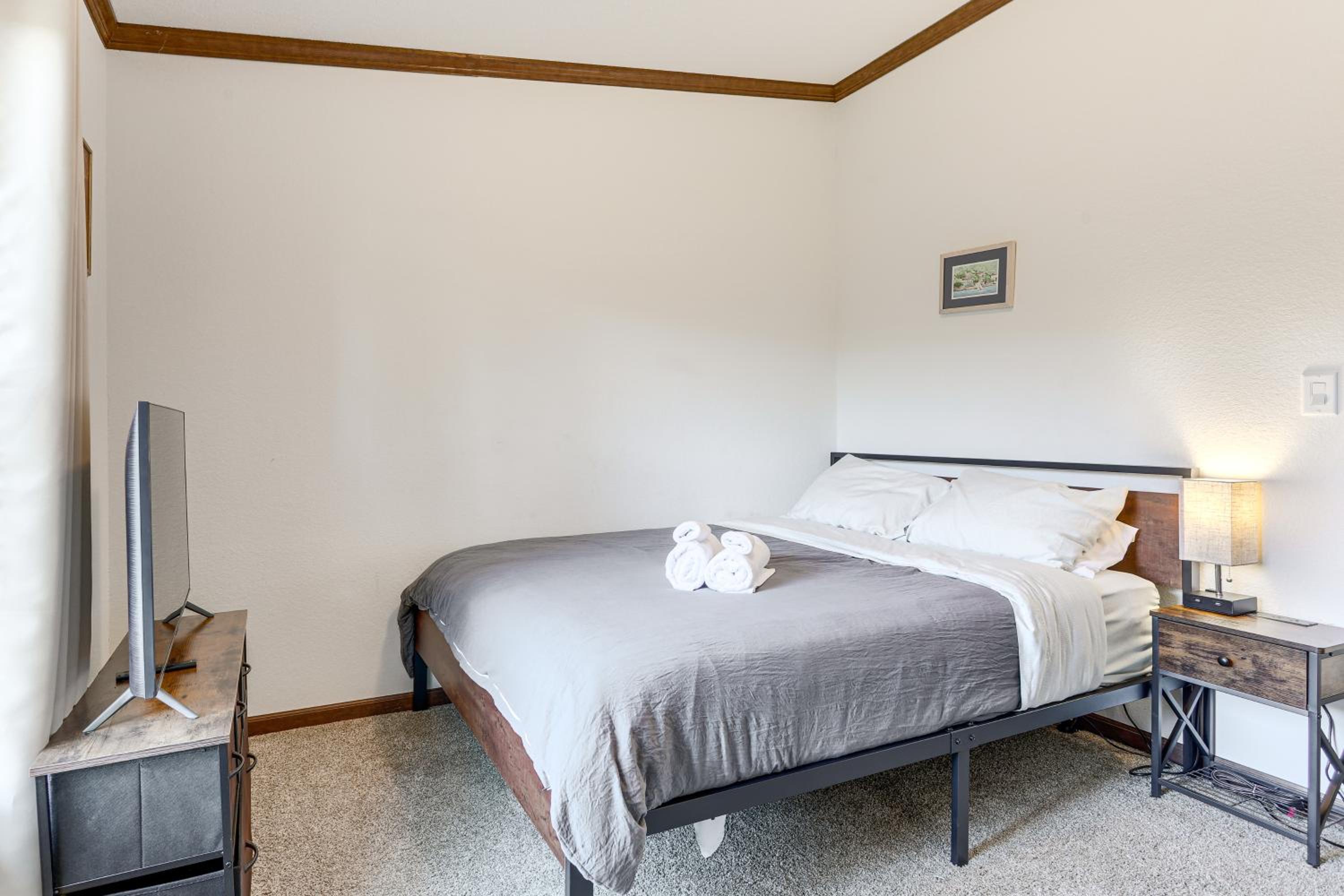Fish & Relax Fireside: Mink Lake Retreat!