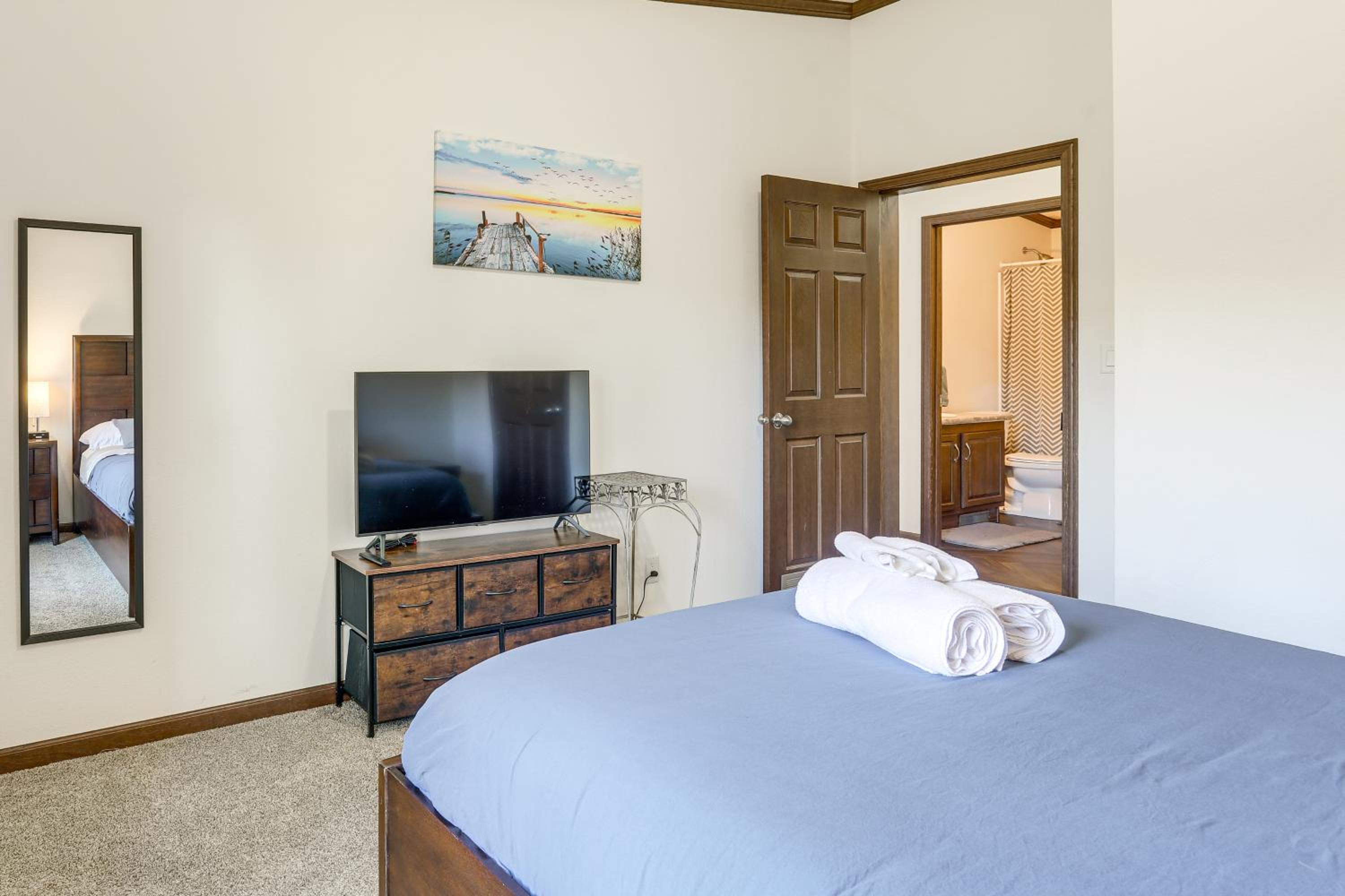 Fish & Relax Fireside: Mink Lake Retreat!