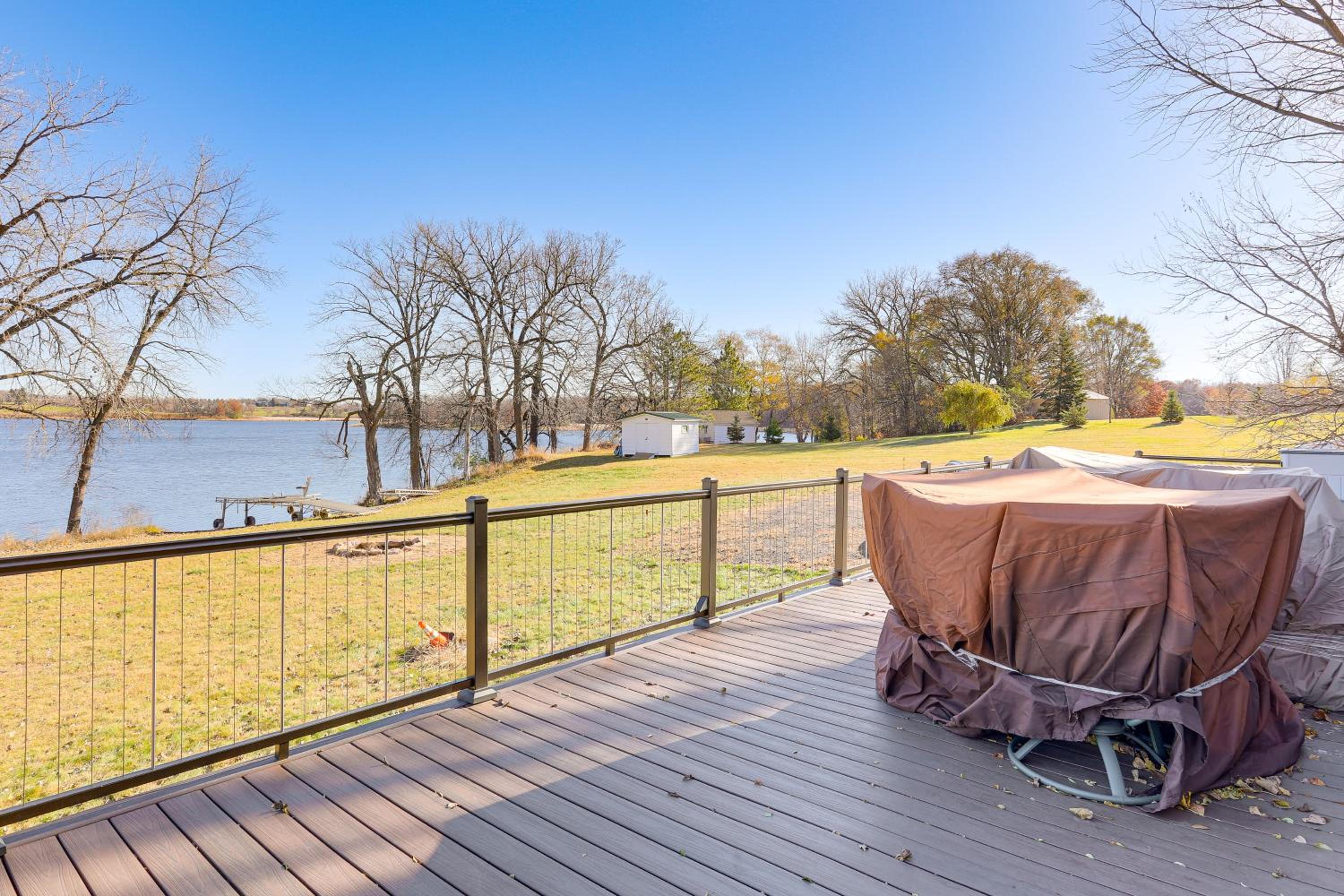 Fish & Relax Fireside: Mink Lake Retreat!