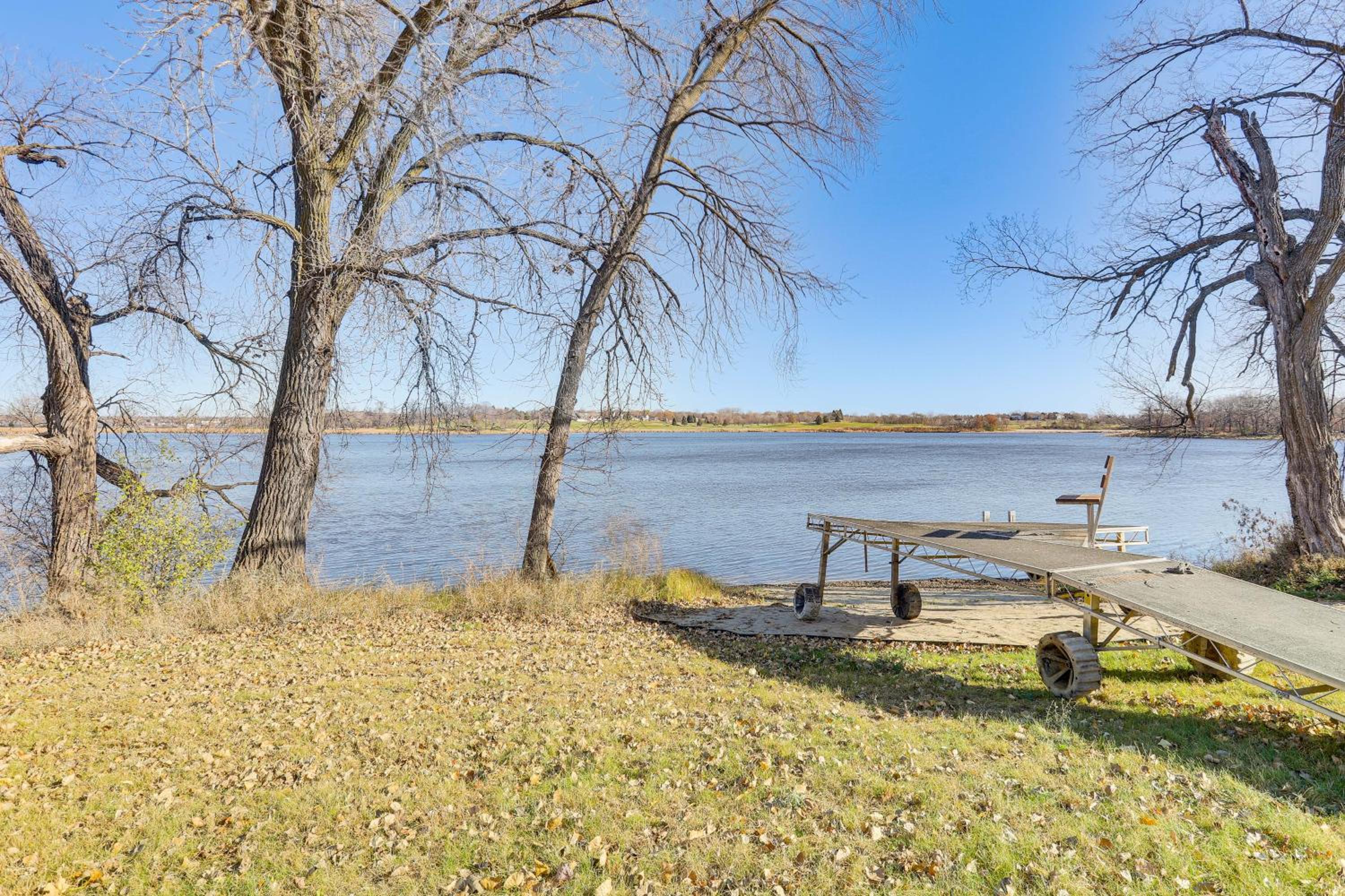 Fish & Relax Fireside: Mink Lake Retreat!