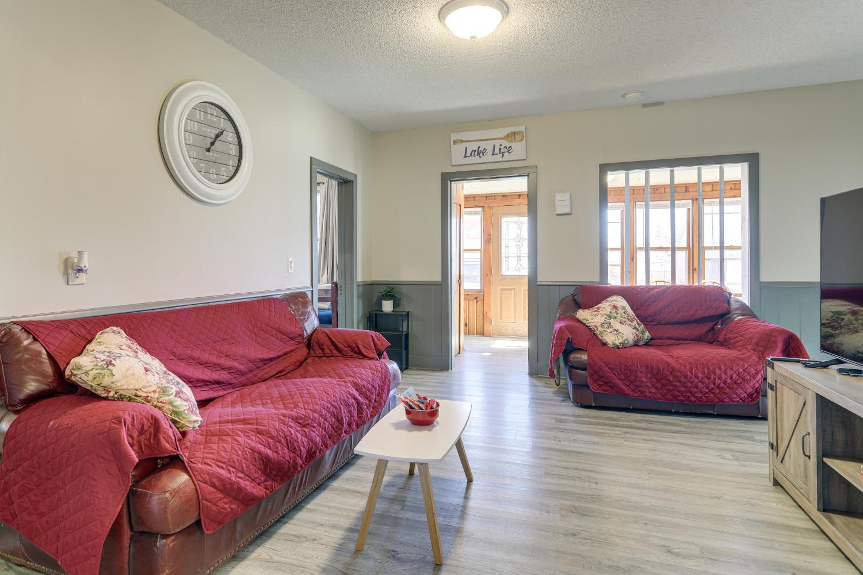 Steps to Shore! Pet-Friendly Lake Waconia Getaway