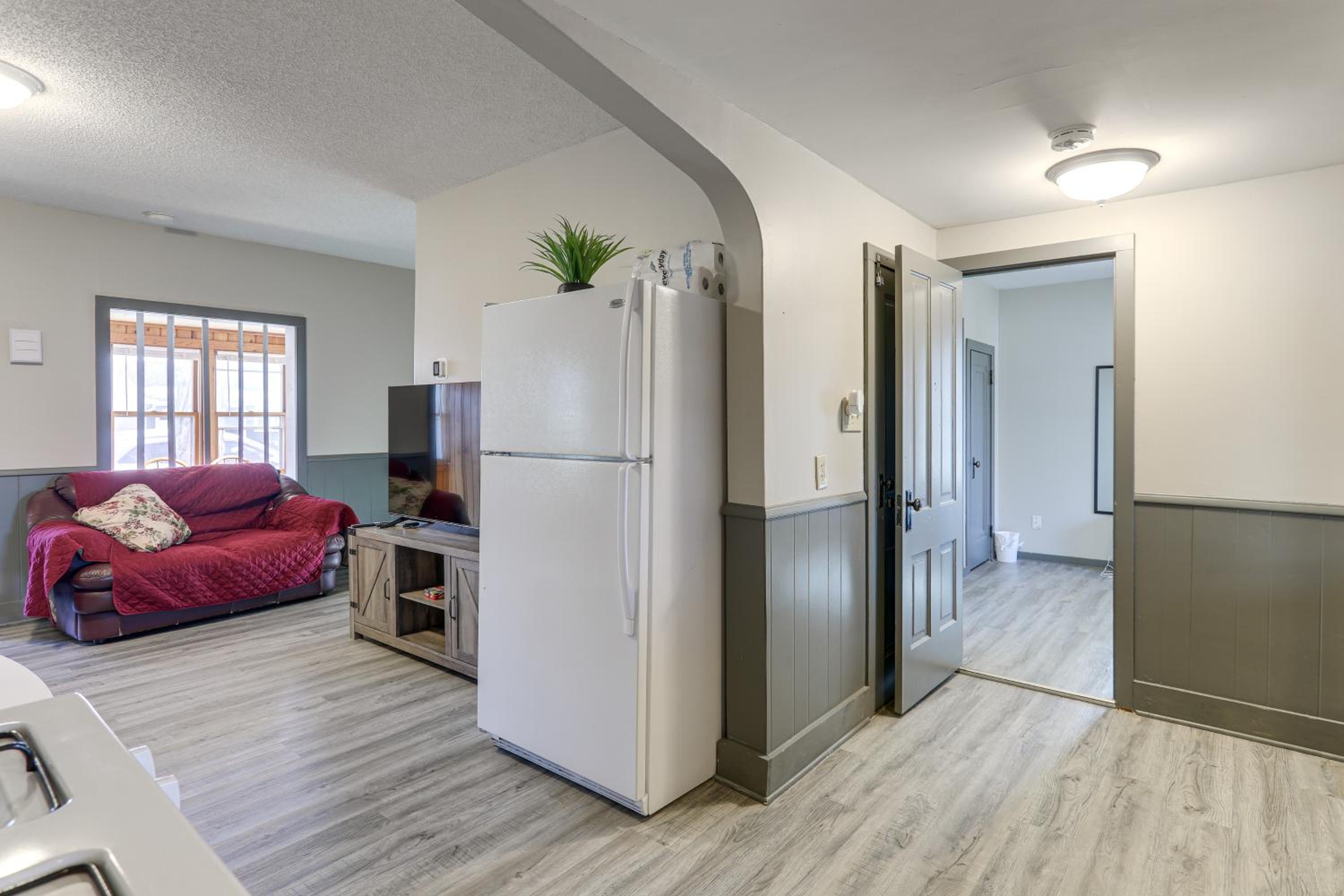 Steps to Shore! Pet-Friendly Lake Waconia Getaway