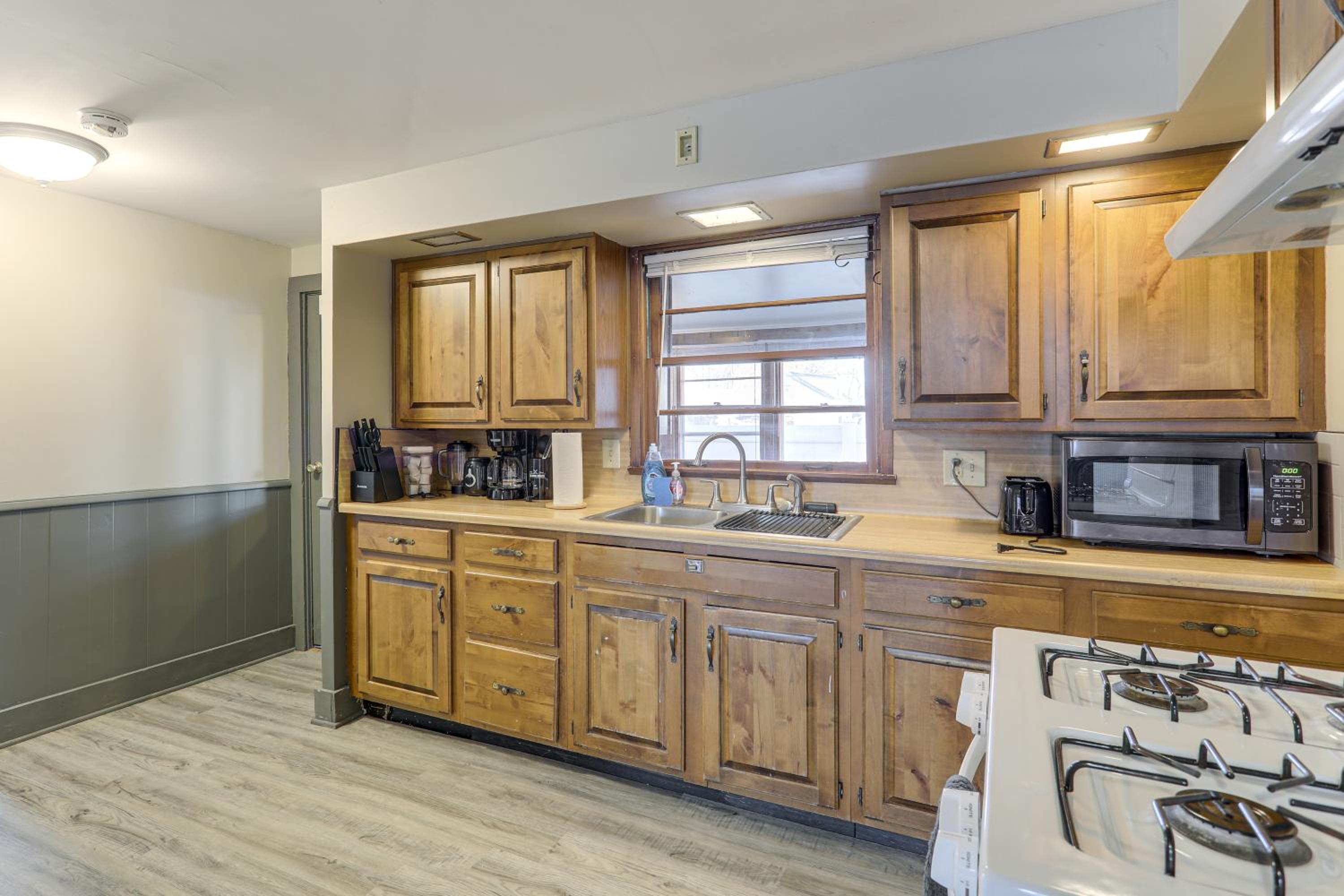 Steps to Shore! Pet-Friendly Lake Waconia Getaway