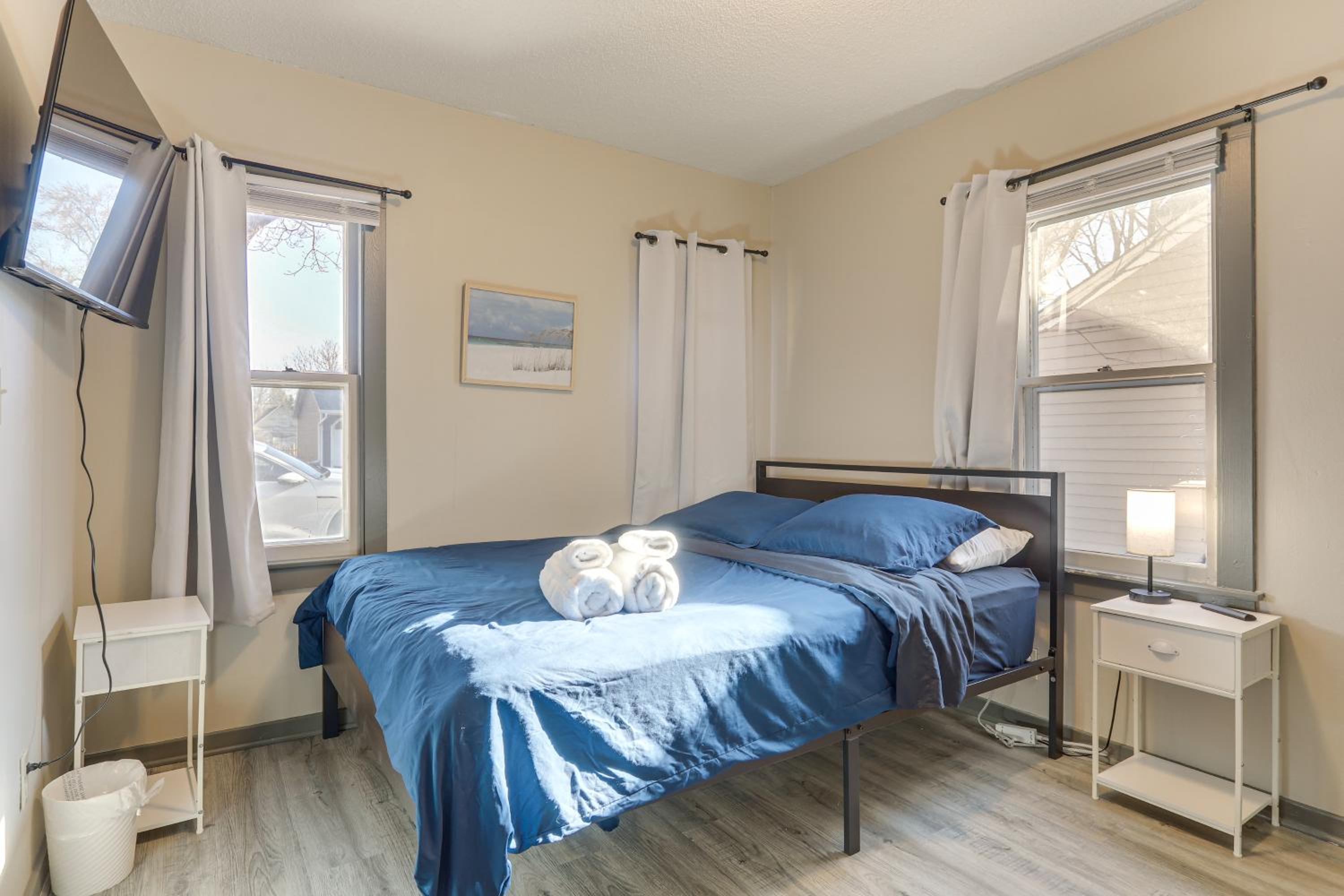 Steps to Shore! Pet-Friendly Lake Waconia Getaway
