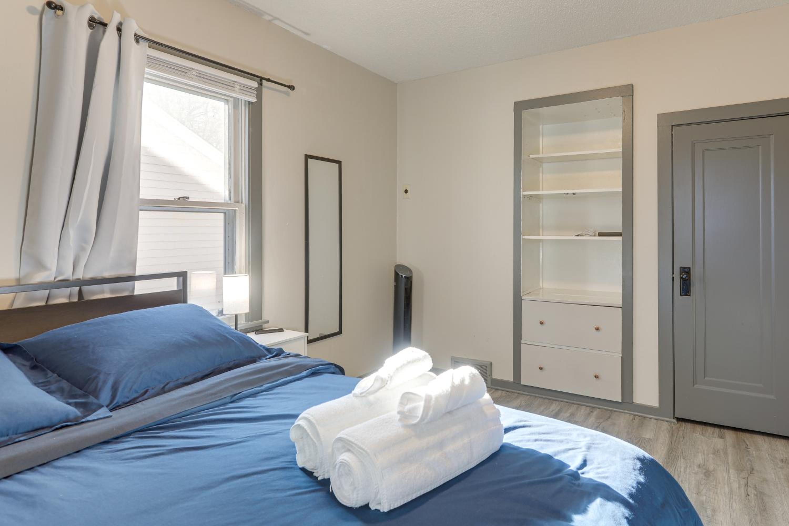 Steps to Shore! Pet-Friendly Lake Waconia Getaway