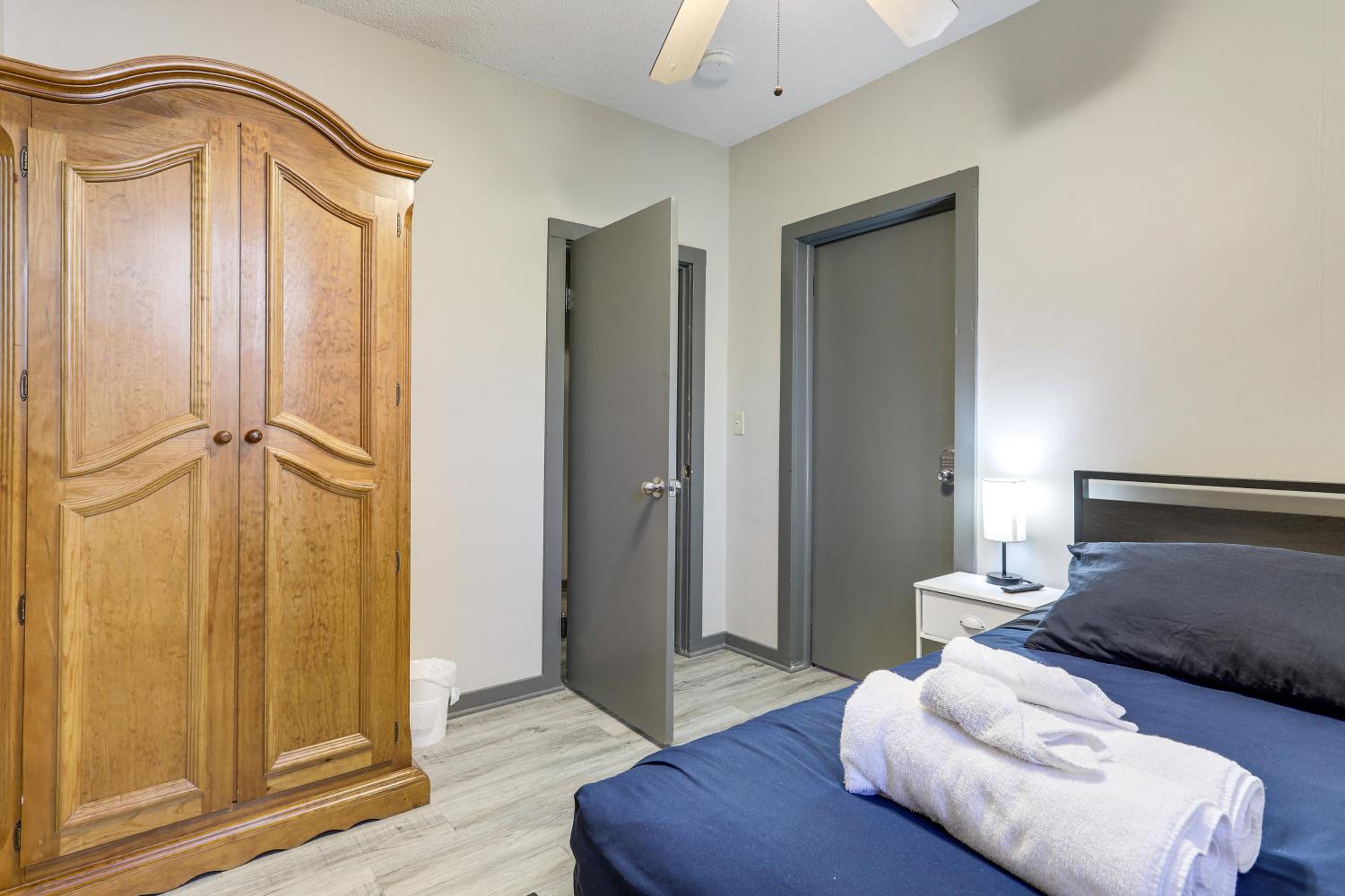 Steps to Shore! Pet-Friendly Lake Waconia Getaway