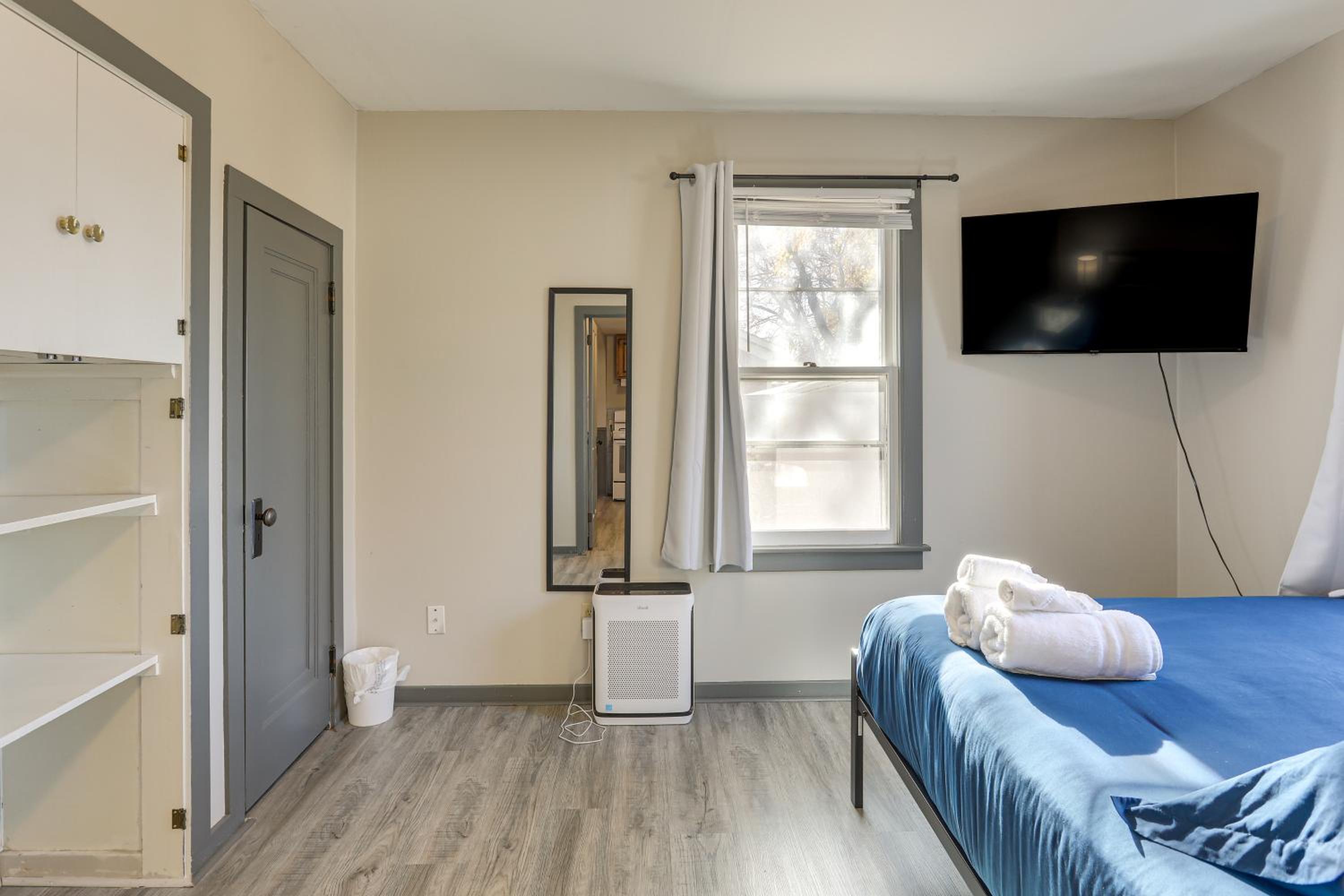 Steps to Shore! Pet-Friendly Lake Waconia Getaway