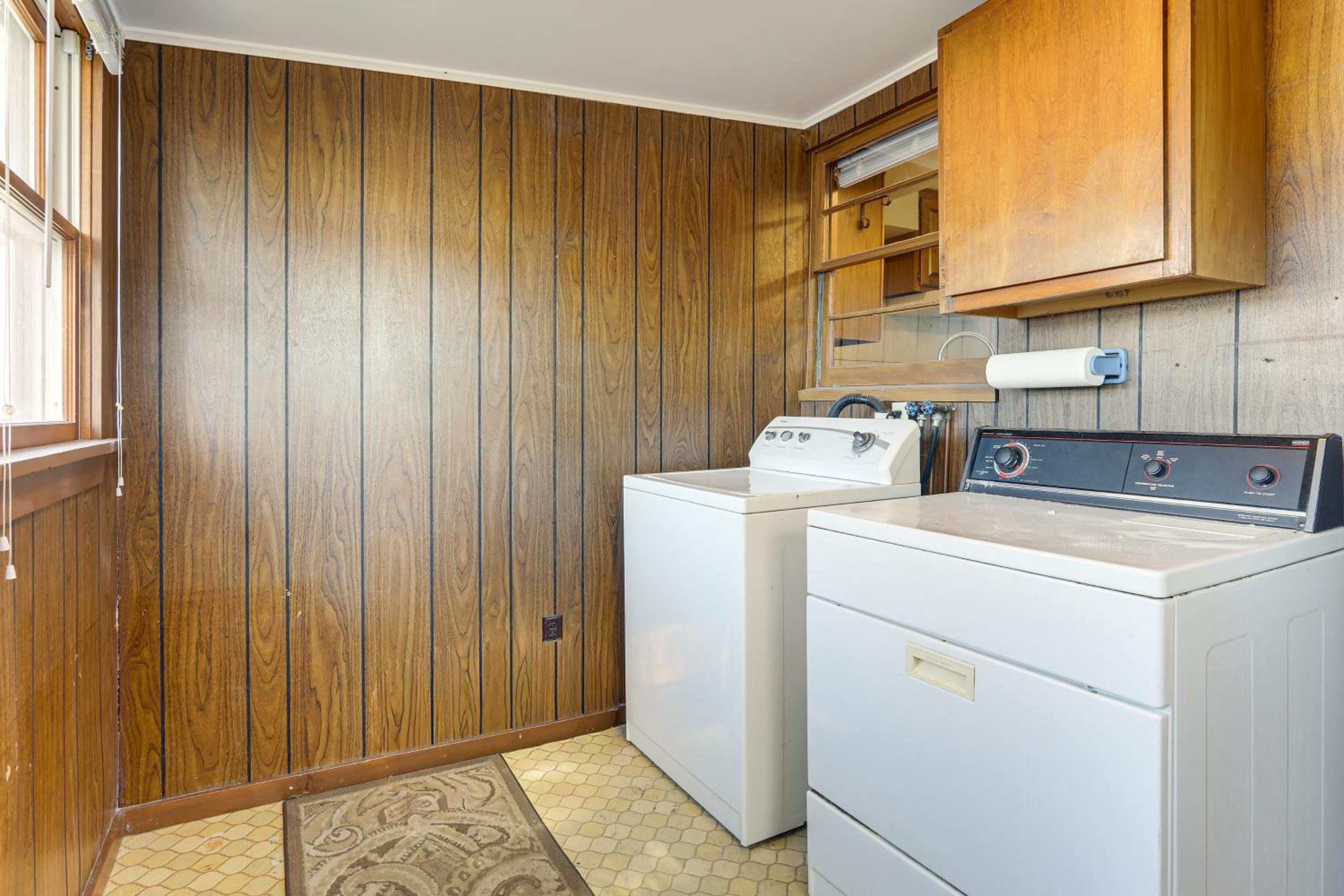 Steps to Shore! Pet-Friendly Lake Waconia Getaway