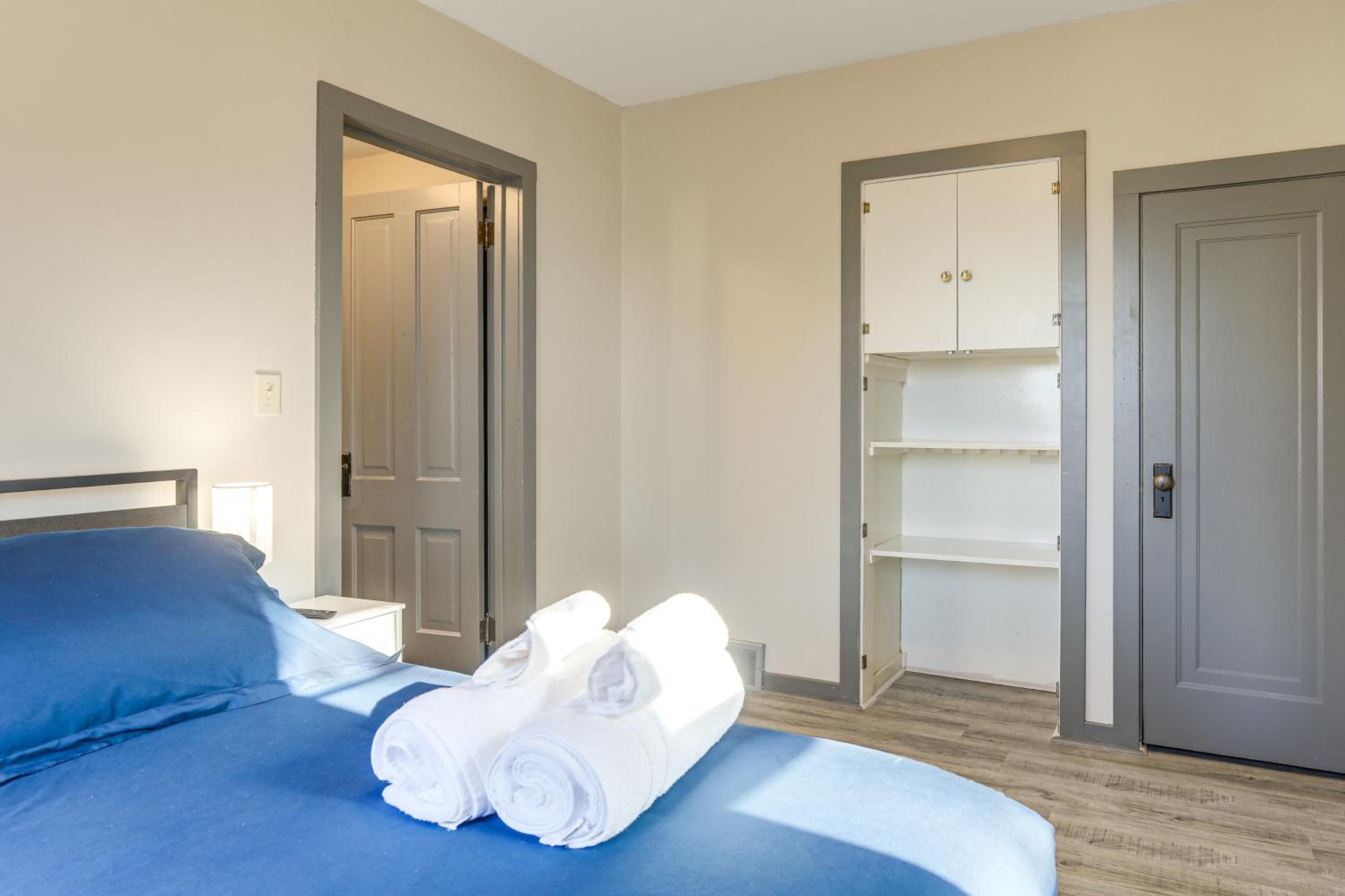 Steps to Shore! Pet-Friendly Lake Waconia Getaway