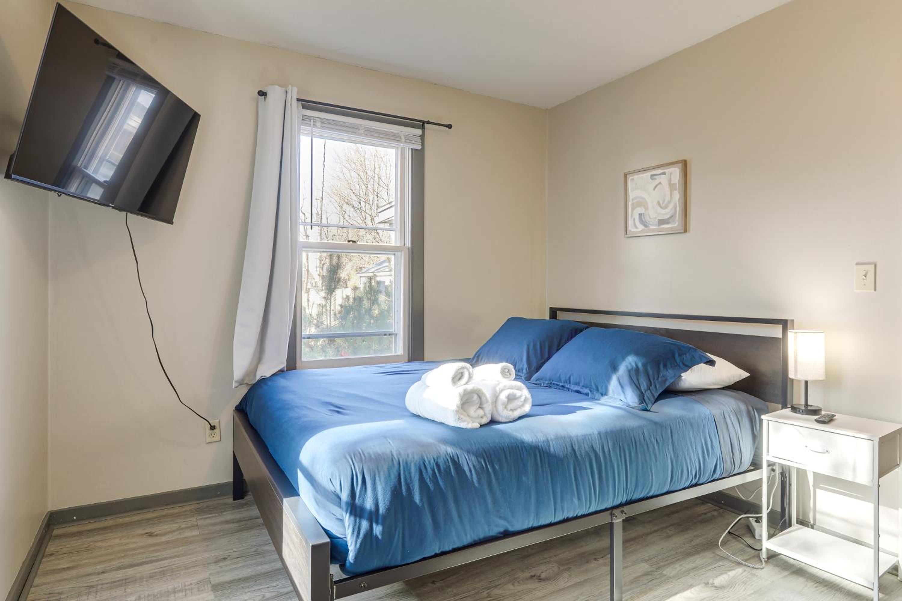 Steps to Shore! Pet-Friendly Lake Waconia Getaway