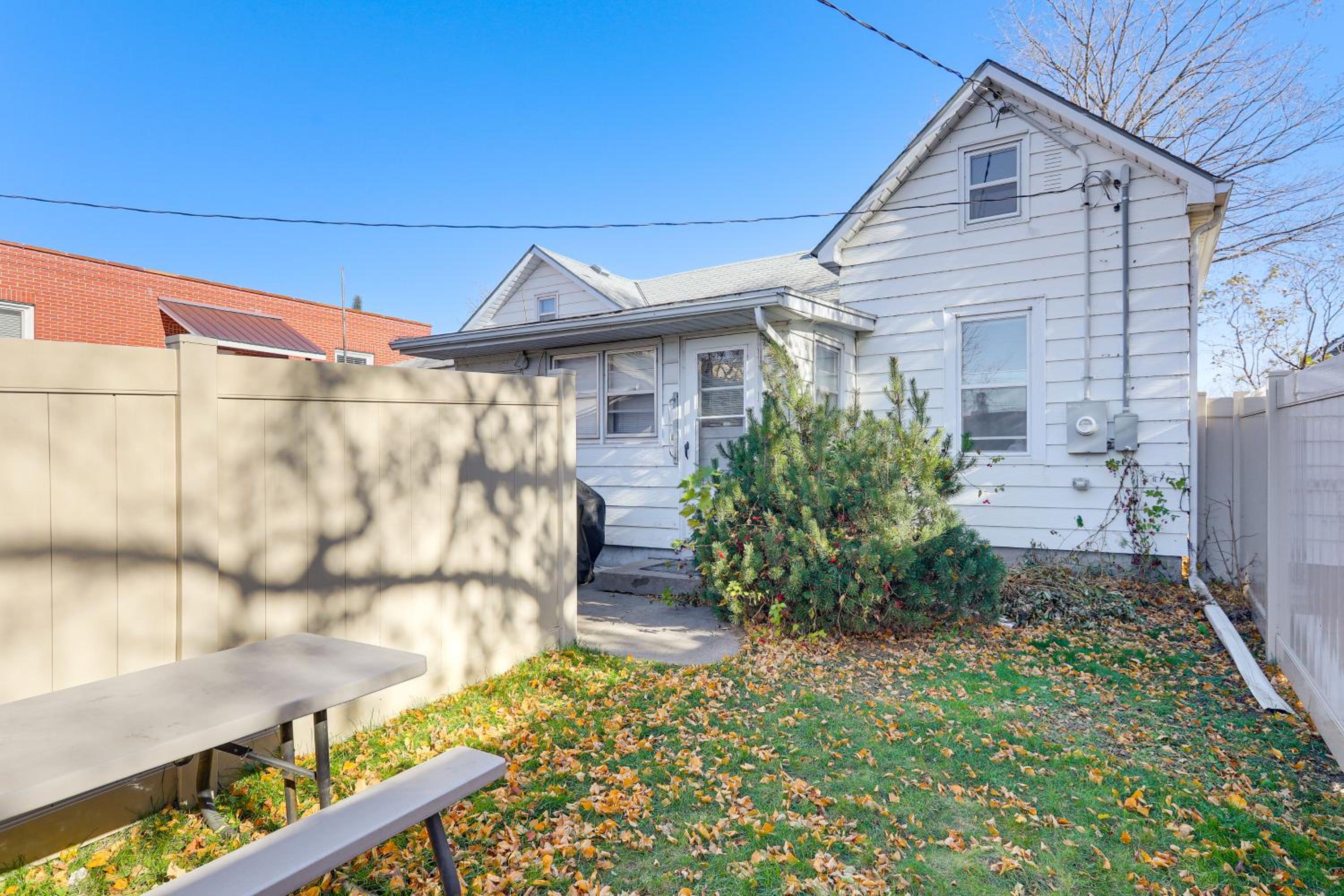 Steps to Shore! Pet-Friendly Lake Waconia Getaway
