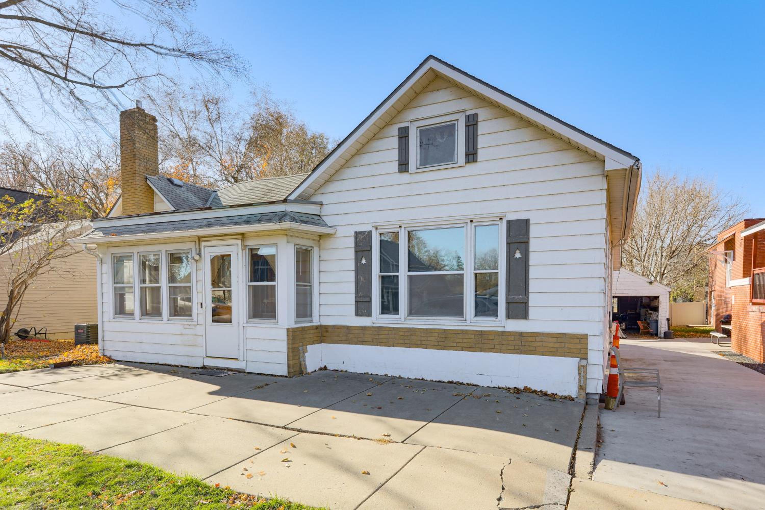 Steps to Shore! Pet-Friendly Lake Waconia Getaway