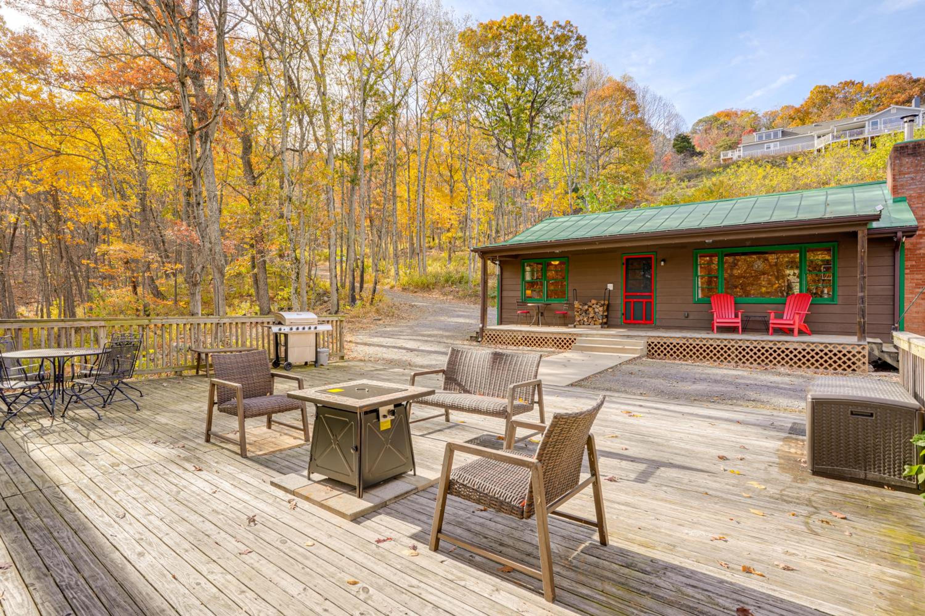 Hike On-Site! 16-Acre Escape Near Shenandoah NP
