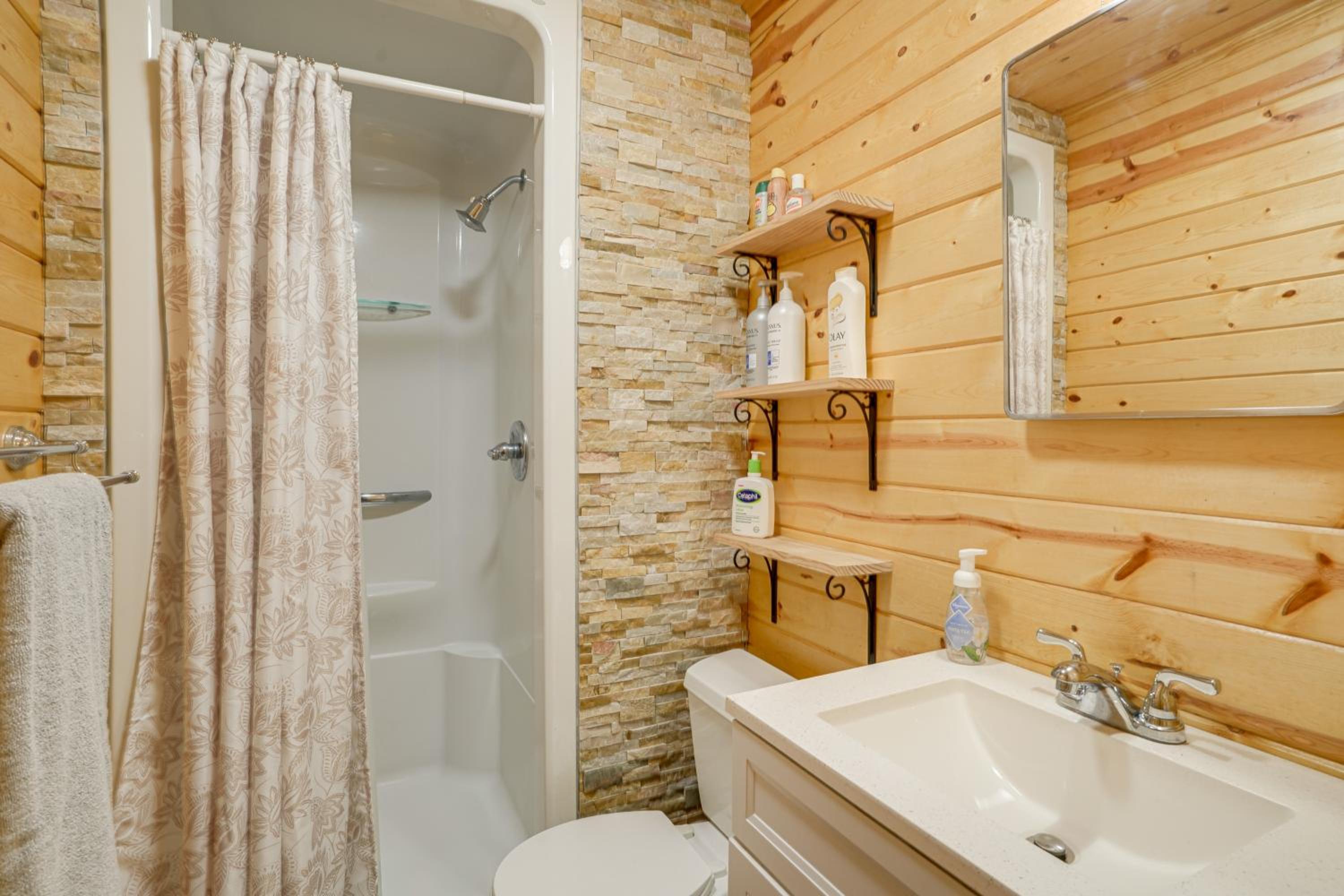 Hike On-Site! 16-Acre Escape Near Shenandoah NP