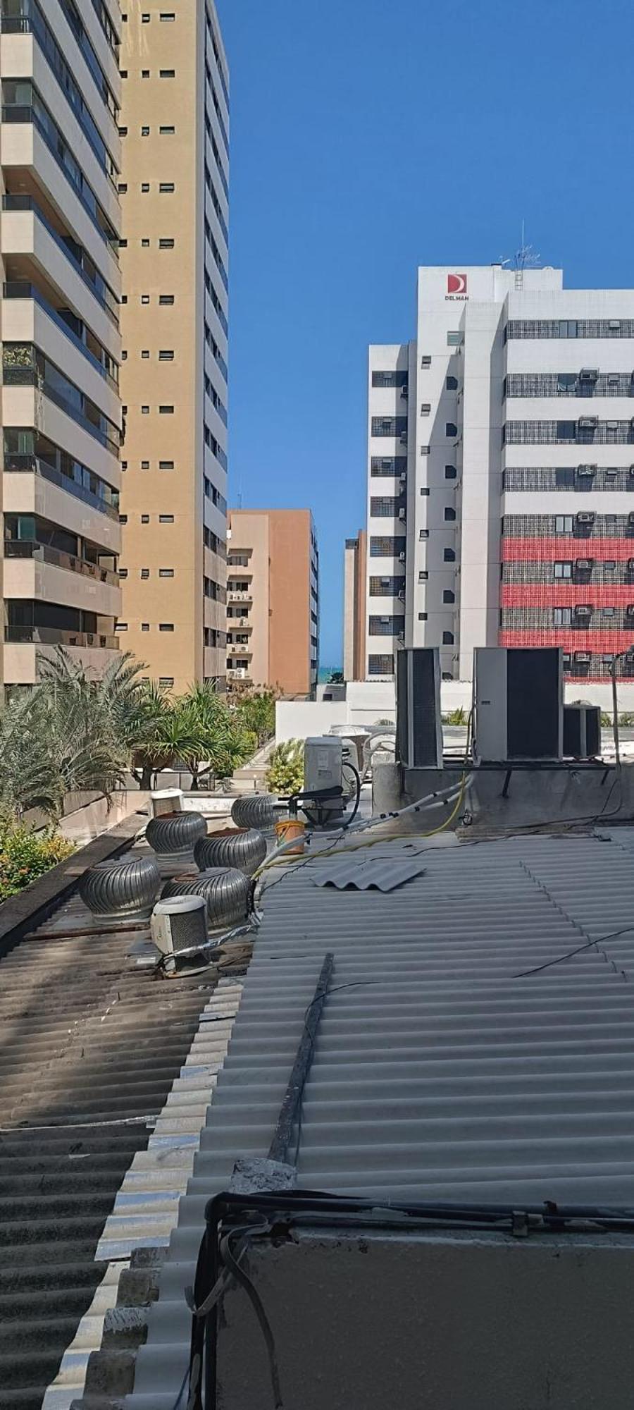 Quartos em Maceio à 100m da praia de Jatiuca, 3 banheiros, 3 quartos um em suite com 1 cama casal, 2 quartos com 2 camas solteiros cada quarto,