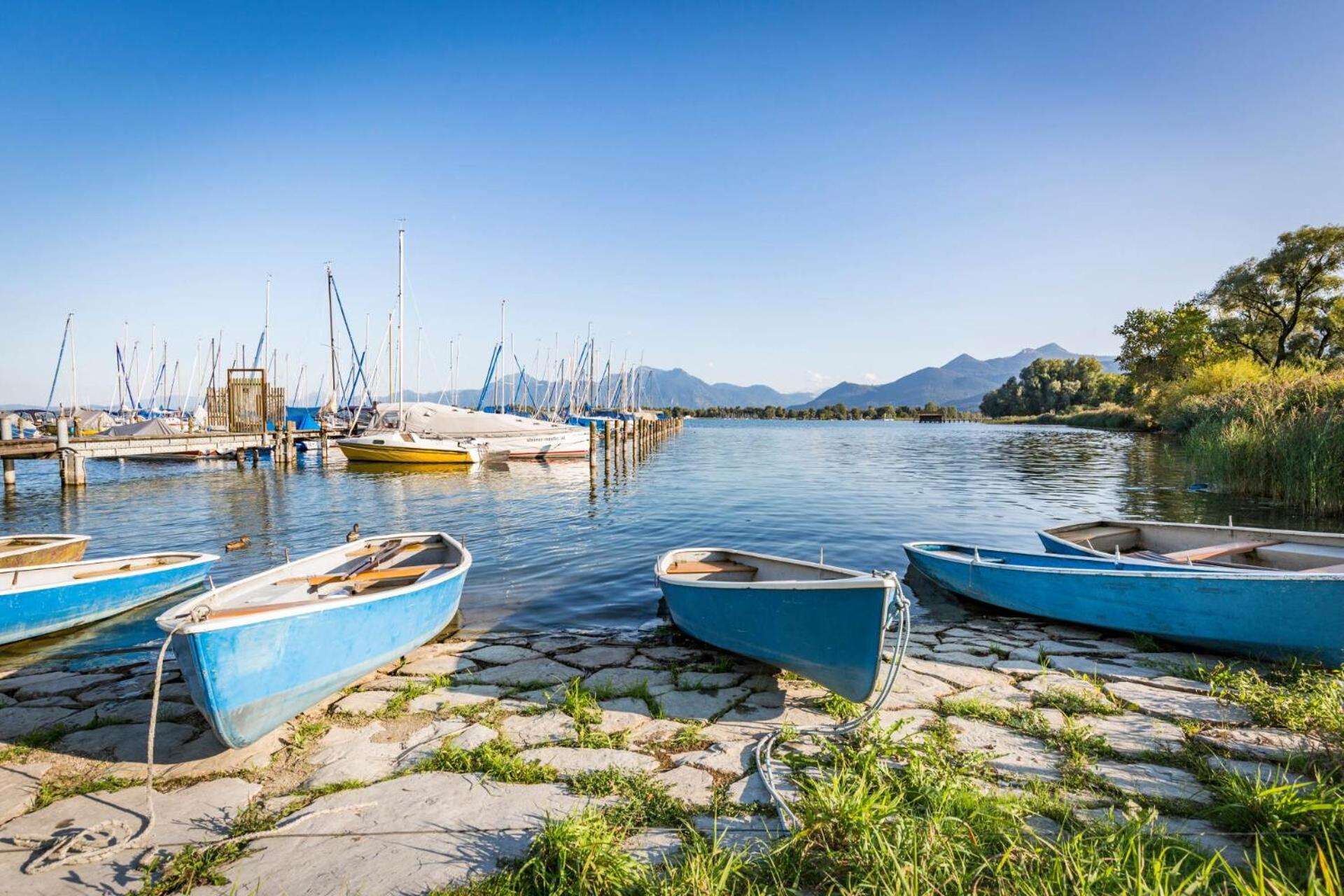 Alpenloft mit Garten & BBQ am Chiemsee by Dollop Living