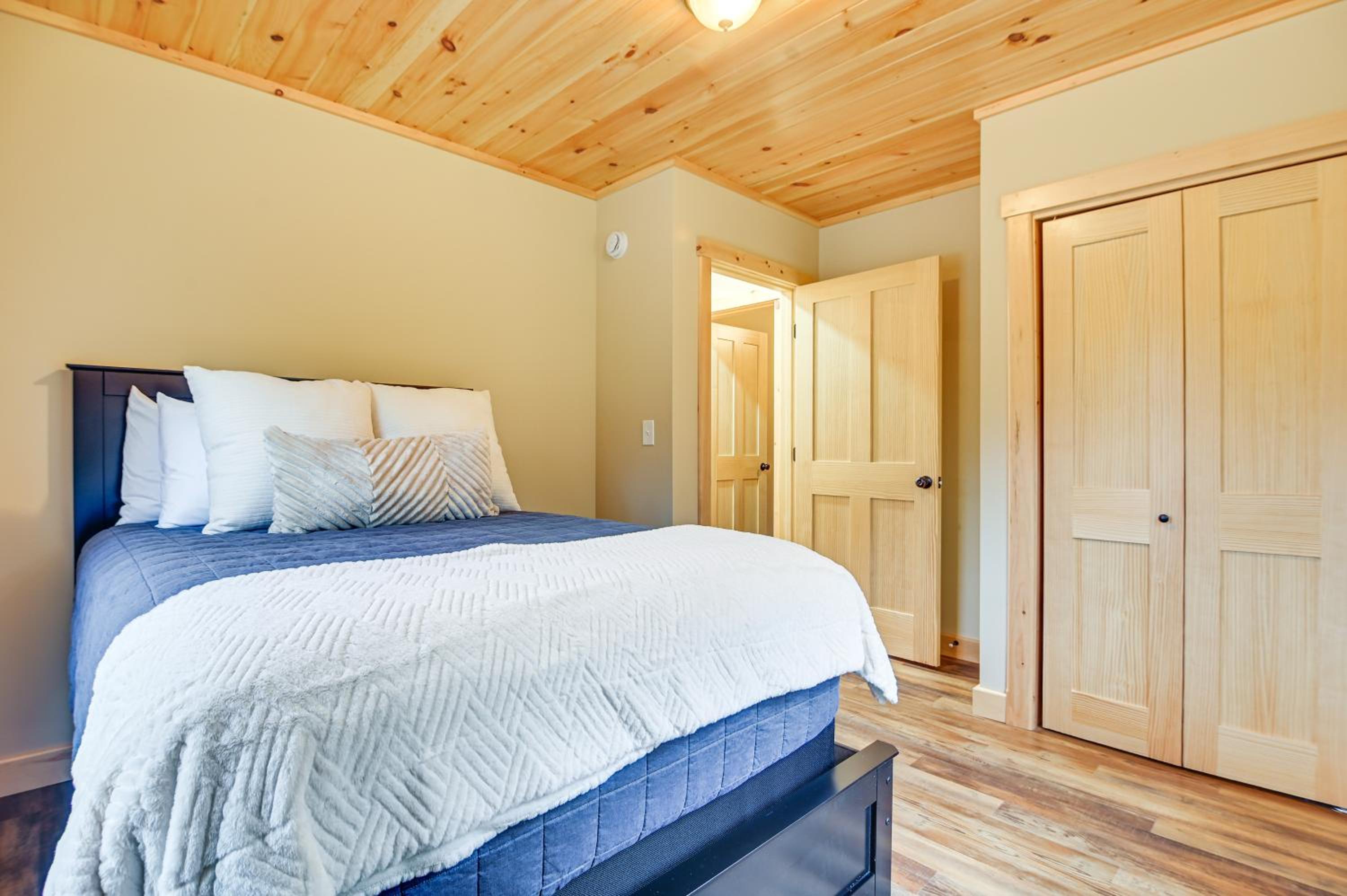 Hot Tub | Fire Pit | Mtn Escape Near Sunday River