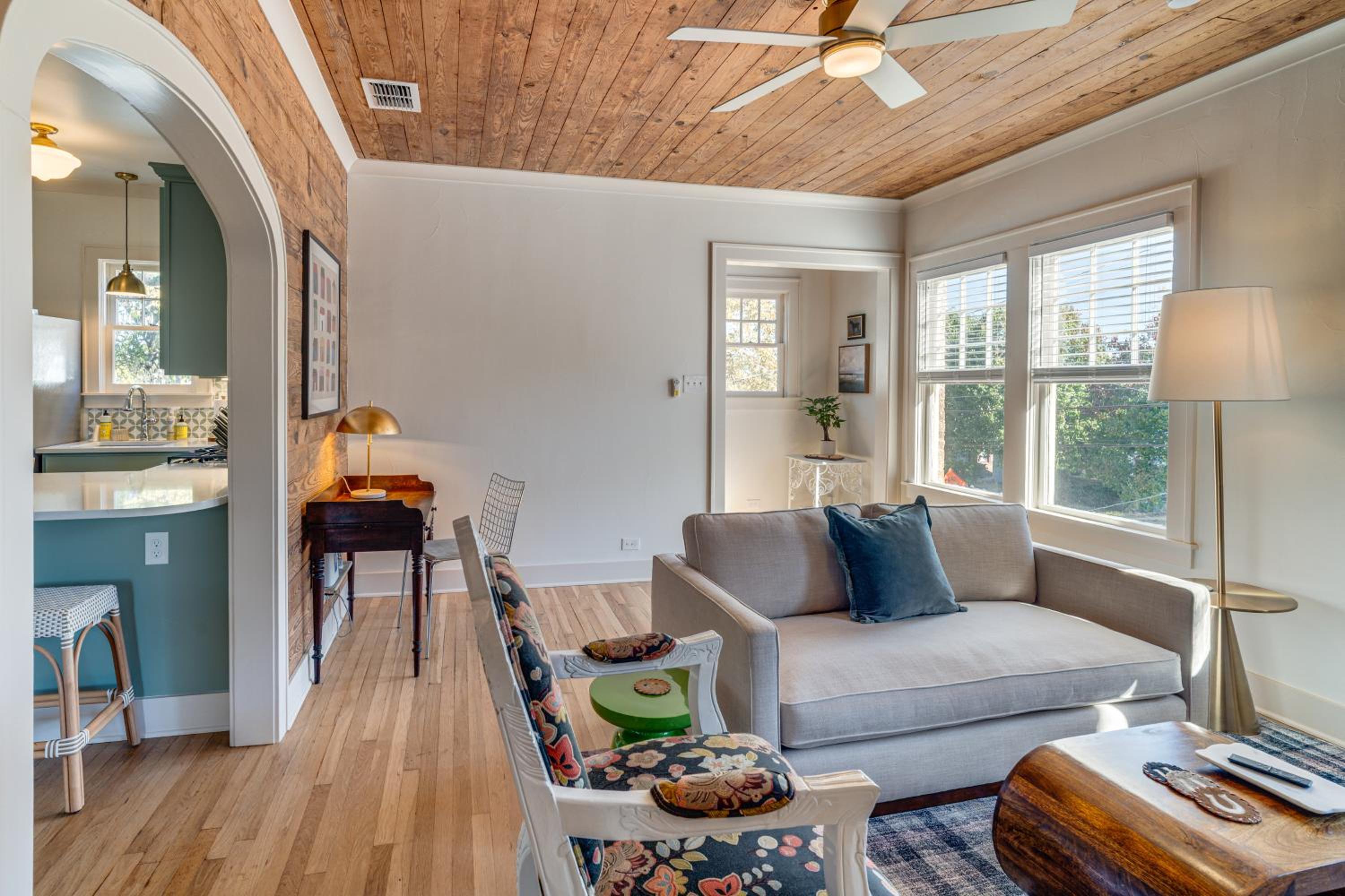 Walk to Downtown Tyler! Updated Historic Apt, photo 2