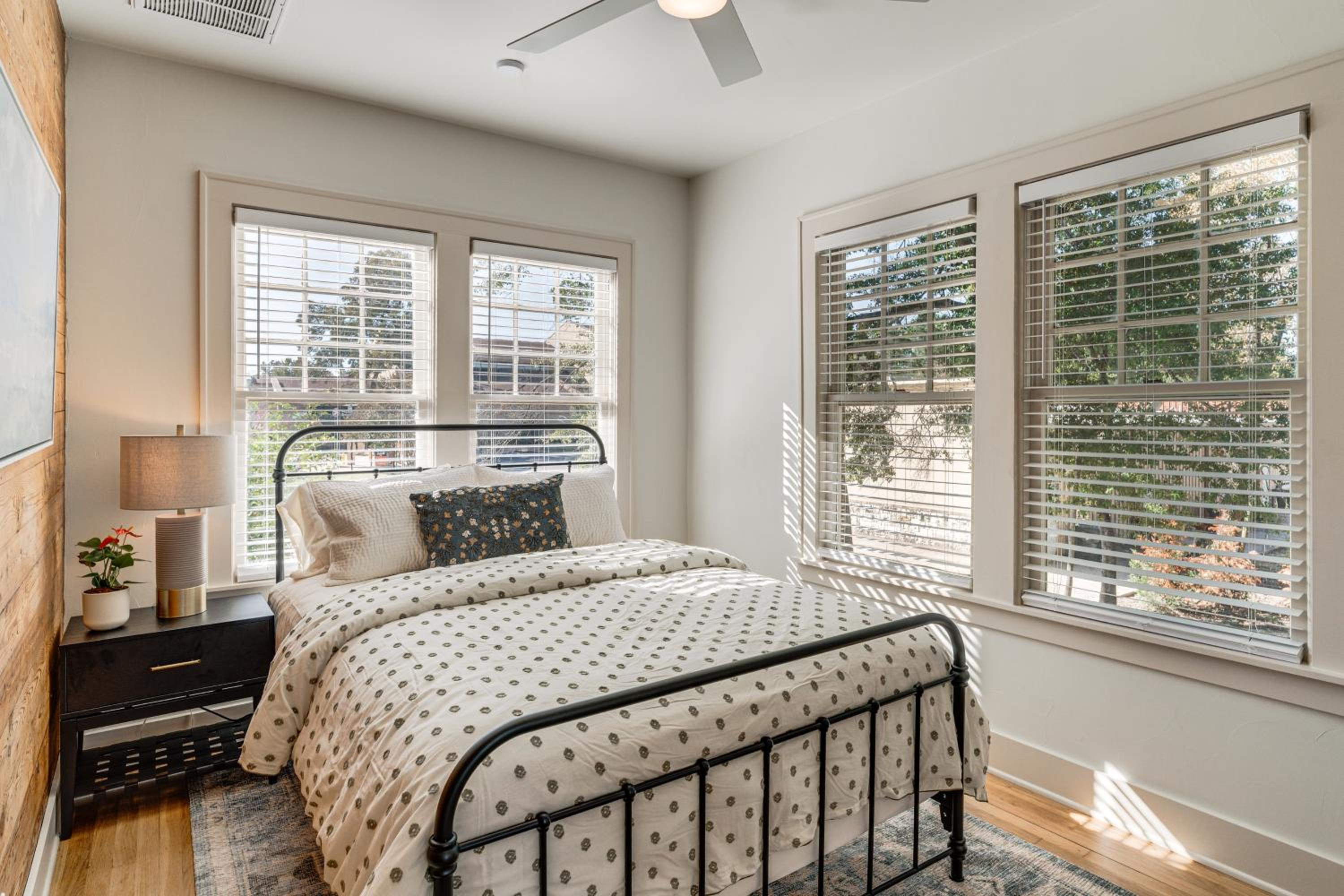Walk to Downtown Tyler! Updated Historic Apt, photo 19