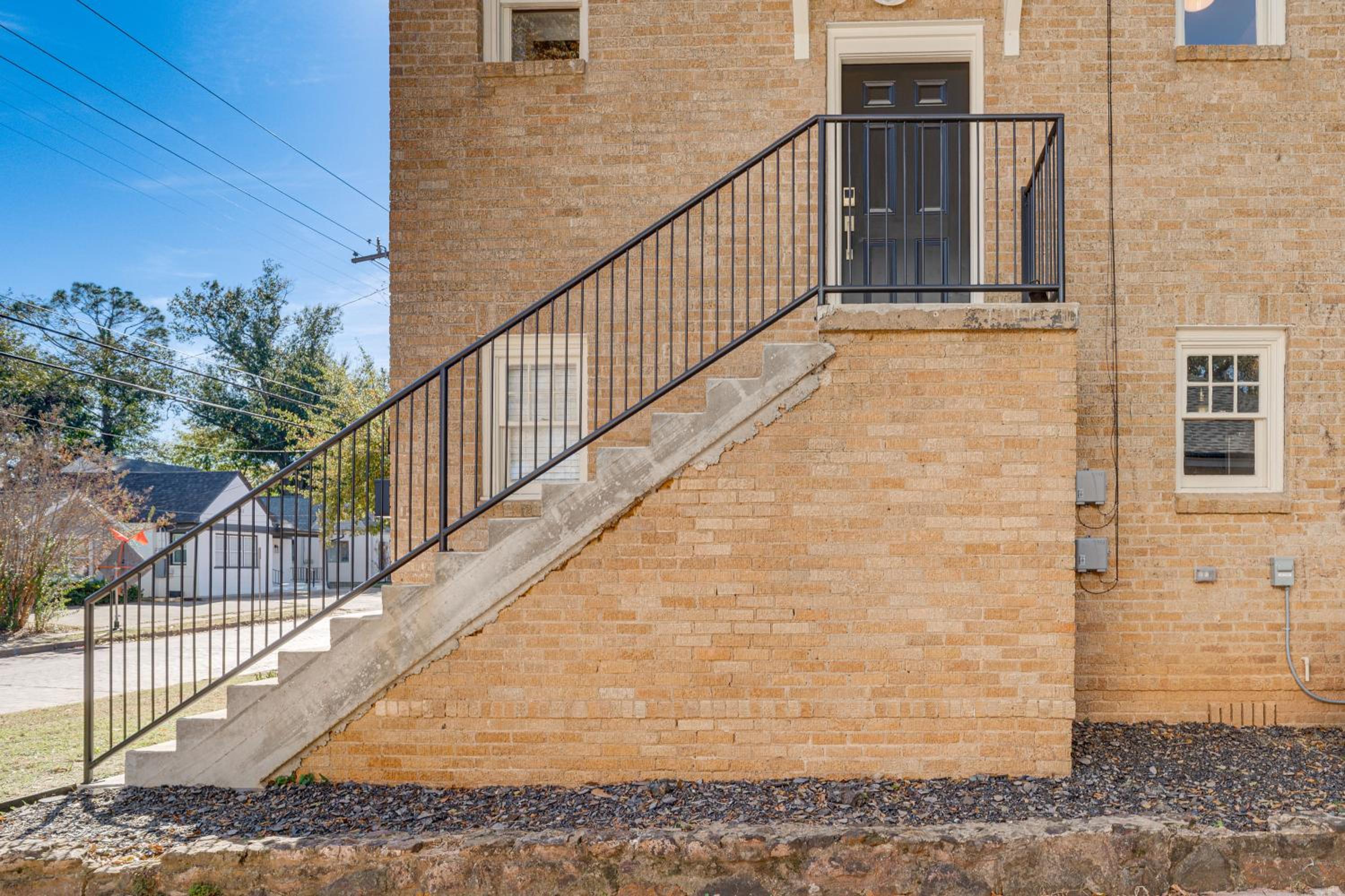 Walk to Downtown Tyler! Updated Historic Apt