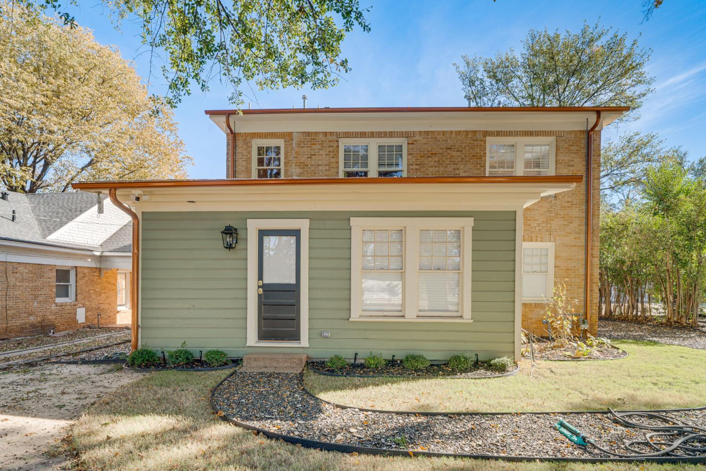 Walk to Downtown Tyler! Updated Historic Apt